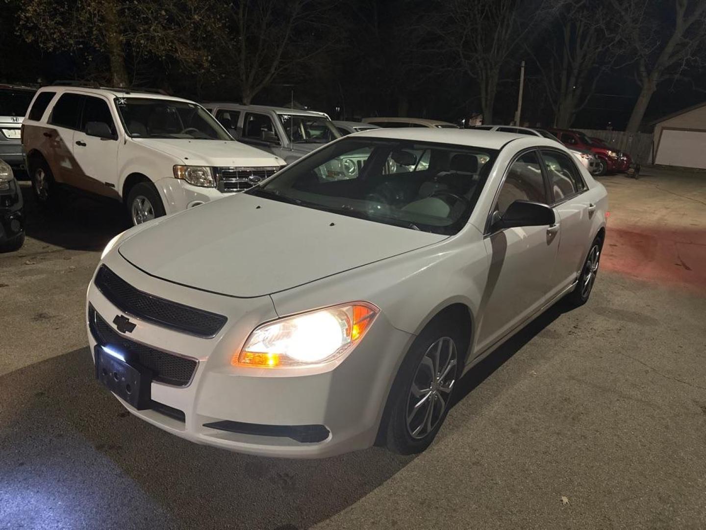 2010 WHITE CHEVROLET MALIBU LS (1G1ZB5EB4A4) with an 2.4L engine, Automatic transmission, located at 1708 Broadway, Rockford, IL, 61104, (815) 397-5010, 42.252522, -89.069359 - Photo#1