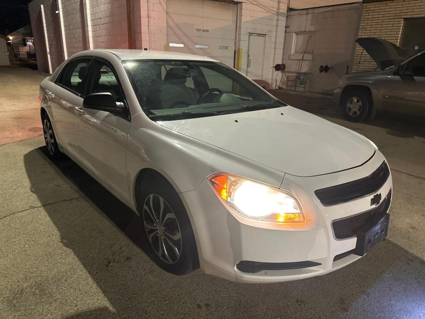 2010 WHITE CHEVROLET MALIBU LS (1G1ZB5EB4A4) with an 2.4L engine, Automatic transmission, located at 1708 Broadway, Rockford, IL, 61104, (815) 397-5010, 42.252522, -89.069359 - Photo#5