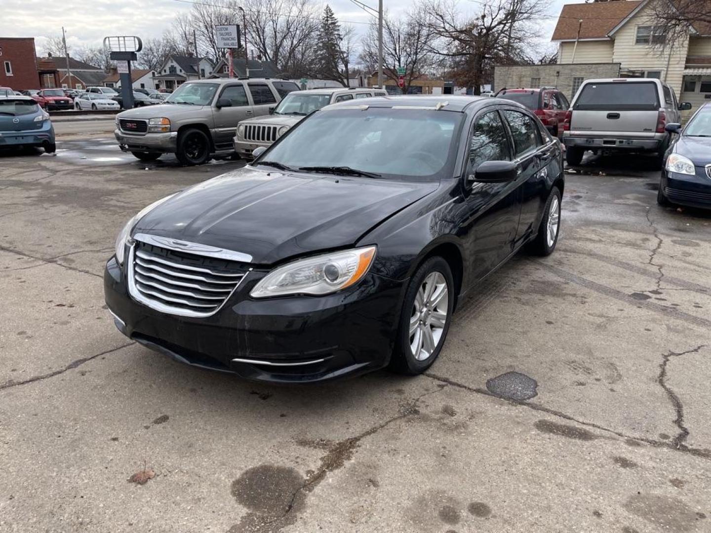 2012 BLACK CHRYSLER 200 TOURING (1C3CCBBBXCN) with an 2.4L engine, Automatic transmission, located at 1708 Broadway, Rockford, IL, 61104, (815) 397-5010, 42.252522, -89.069359 - Photo#4