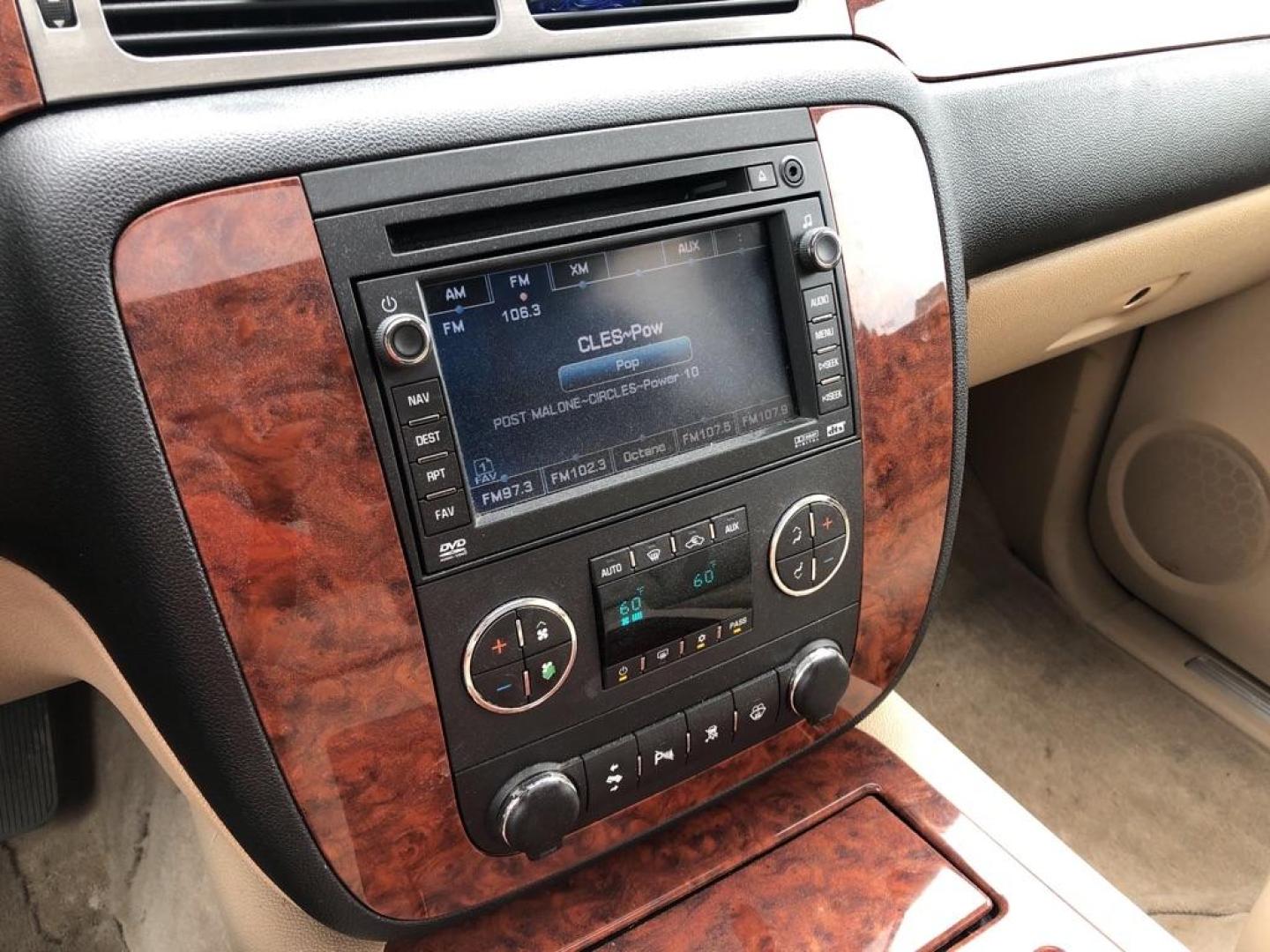 2008 BLUE CHEVROLET SUBURBAN 1500 LS (1GNFK16348J) with an 5.3L engine, Automatic transmission, located at 1708 Broadway, Rockford, IL, 61104, (815) 397-5010, 42.252522, -89.069359 - Photo#8