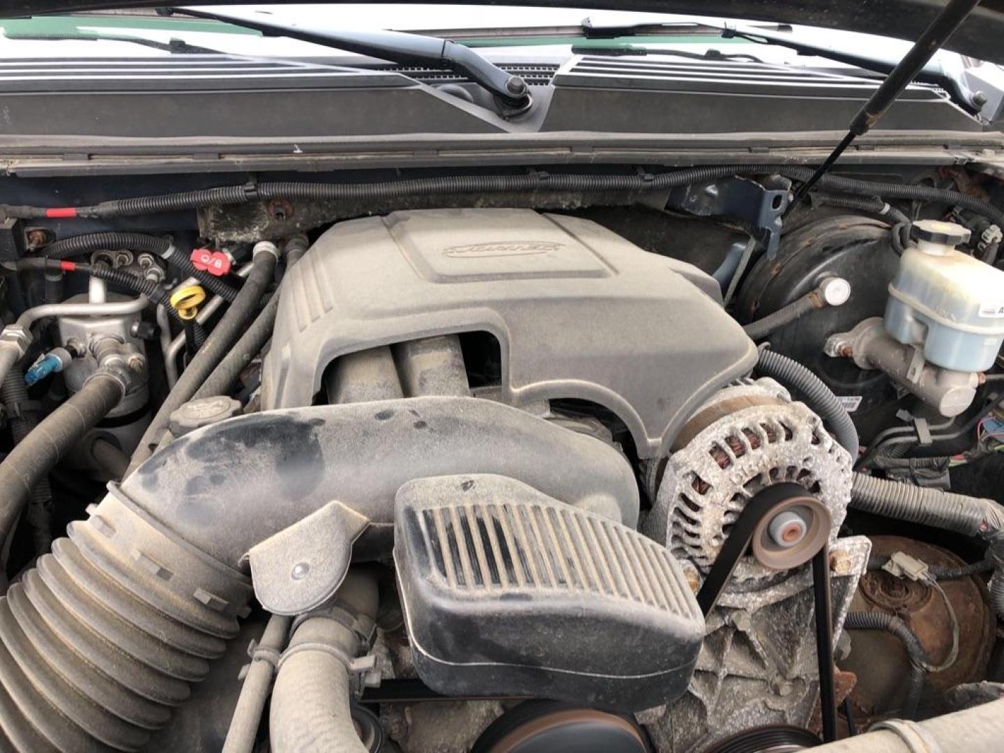 2008 BLUE CHEVROLET SUBURBAN 1500 LS (1GNFK16348J) with an 5.3L engine, Automatic transmission, located at 1708 Broadway, Rockford, IL, 61104, (815) 397-5010, 42.252522, -89.069359 - Photo#15