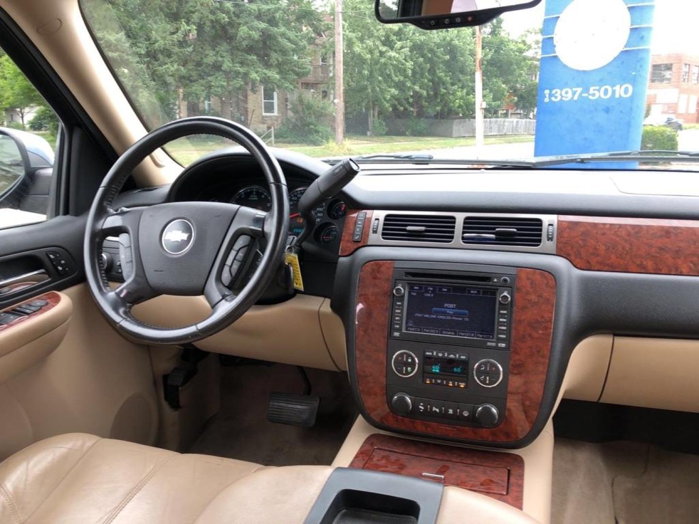 2008 BLUE CHEVROLET SUBURBAN 1500 LS (1GNFK16348J) with an 5.3L engine, Automatic transmission, located at 1708 Broadway, Rockford, IL, 61104, (815) 397-5010, 42.252522, -89.069359 - Photo#7