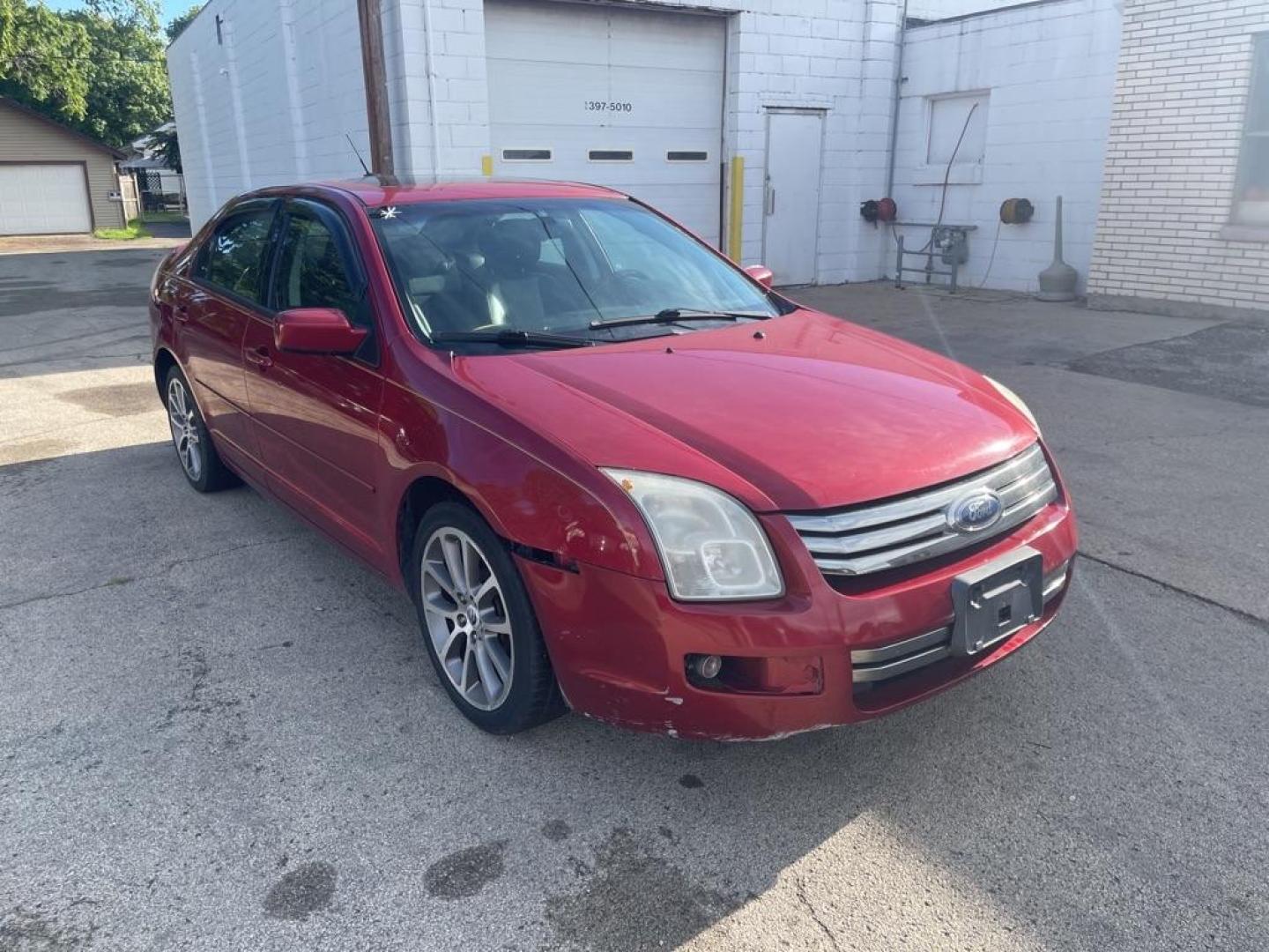 2009 RED FORD FUSION SE (3FAHP071X9R) with an 3.0L engine, Automatic transmission, located at 1708 Broadway, Rockford, IL, 61104, (815) 397-5010, 42.252522, -89.069359 - Photo#1