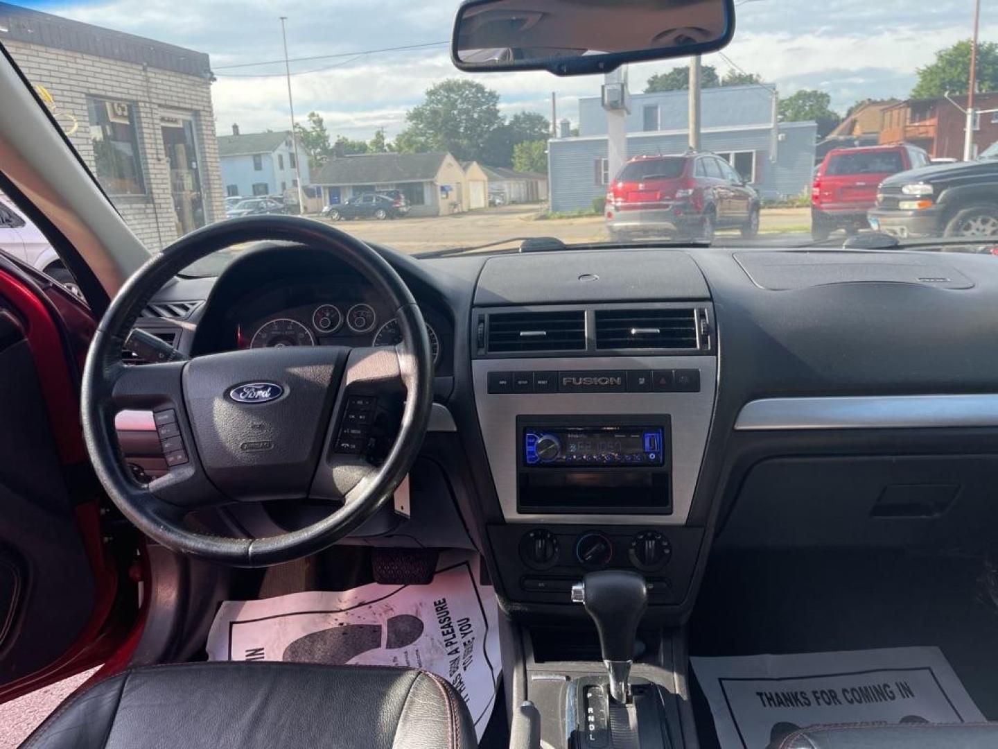 2009 RED FORD FUSION SE (3FAHP071X9R) with an 3.0L engine, Automatic transmission, located at 1708 Broadway, Rockford, IL, 61104, (815) 397-5010, 42.252522, -89.069359 - Photo#5