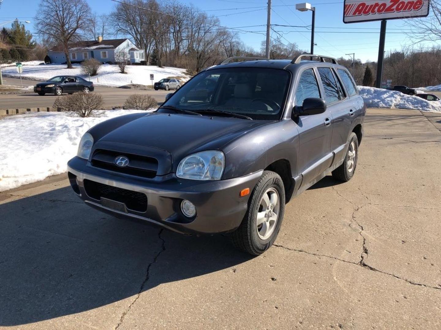 2005 BLUE HYUNDAI SANTA FE GLS (KM8SC13E35U) with an 3.5L engine, 4-Speed Manual transmission, located at 1708 Broadway, Rockford, IL, 61104, (815) 397-5010, 42.252522, -89.069359 - Photo#0