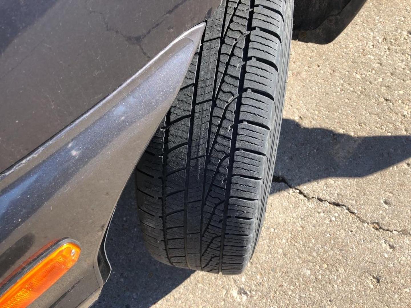 2005 BLUE HYUNDAI SANTA FE GLS (KM8SC13E35U) with an 3.5L engine, 4-Speed Manual transmission, located at 1708 Broadway, Rockford, IL, 61104, (815) 397-5010, 42.252522, -89.069359 - Photo#10