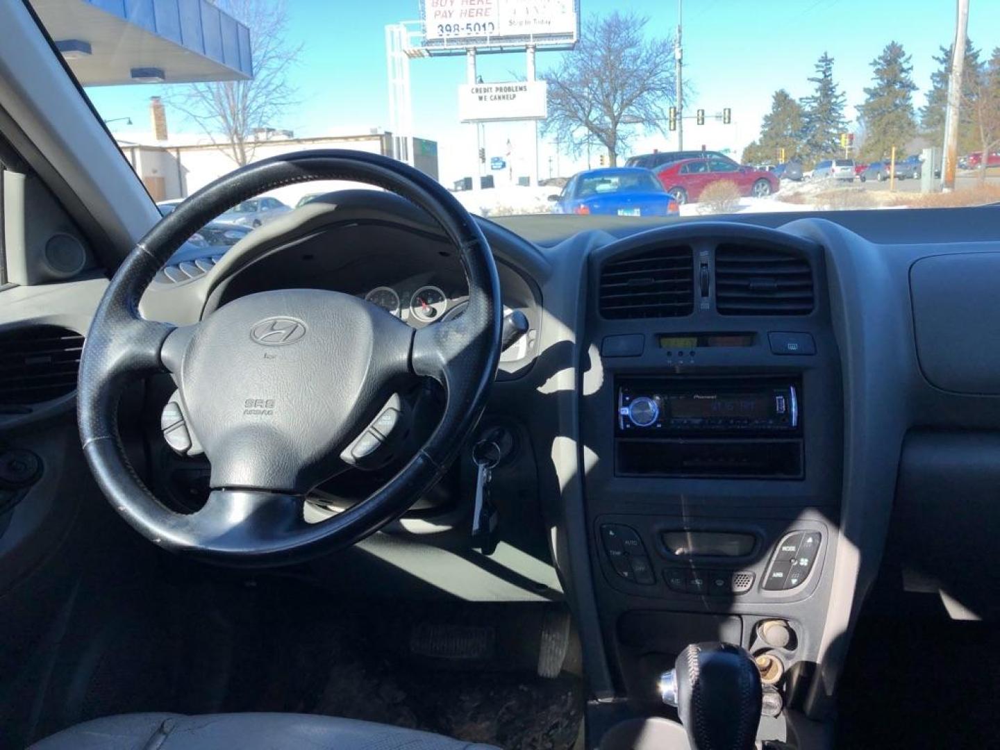 2005 BLUE HYUNDAI SANTA FE GLS (KM8SC13E35U) with an 3.5L engine, 4-Speed Manual transmission, located at 1708 Broadway, Rockford, IL, 61104, (815) 397-5010, 42.252522, -89.069359 - Photo#5