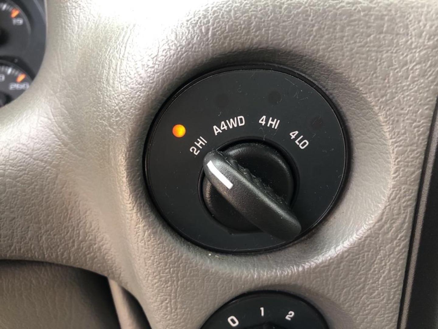 2004 GRAY CHEVROLET TRAILBLAZER LS (1GNDT13S942) with an 4.2L engine, Automatic transmission, located at 1708 Broadway, Rockford, IL, 61104, (815) 397-5010, 42.252522, -89.069359 - Photo#6