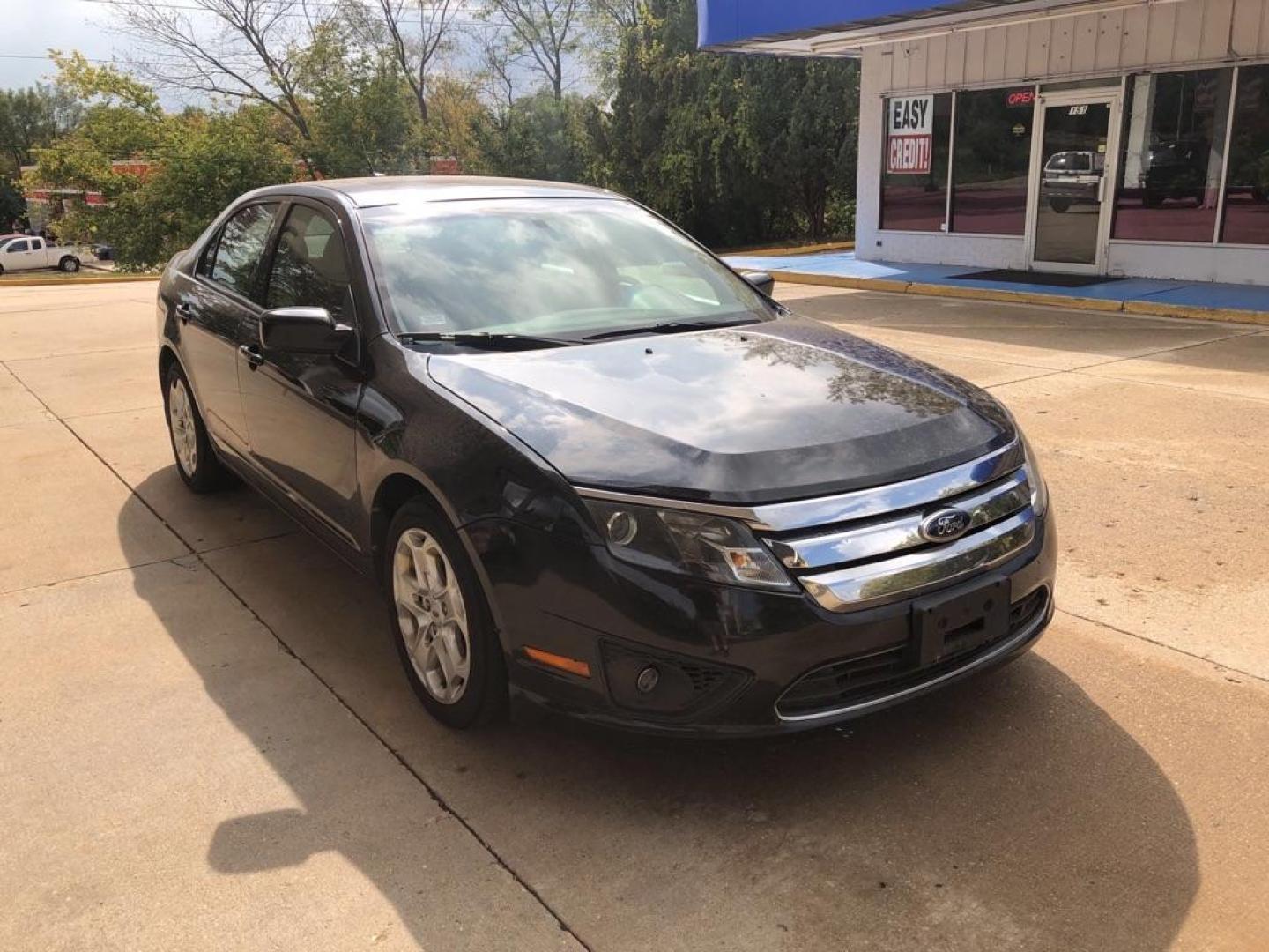 2010 BLACK FORD FUSION SE (3FAHP0HA3AR) with an 2.5L engine, Automatic transmission, located at 1708 Broadway, Rockford, IL, 61104, (815) 397-5010, 42.252522, -89.069359 - Photo#1