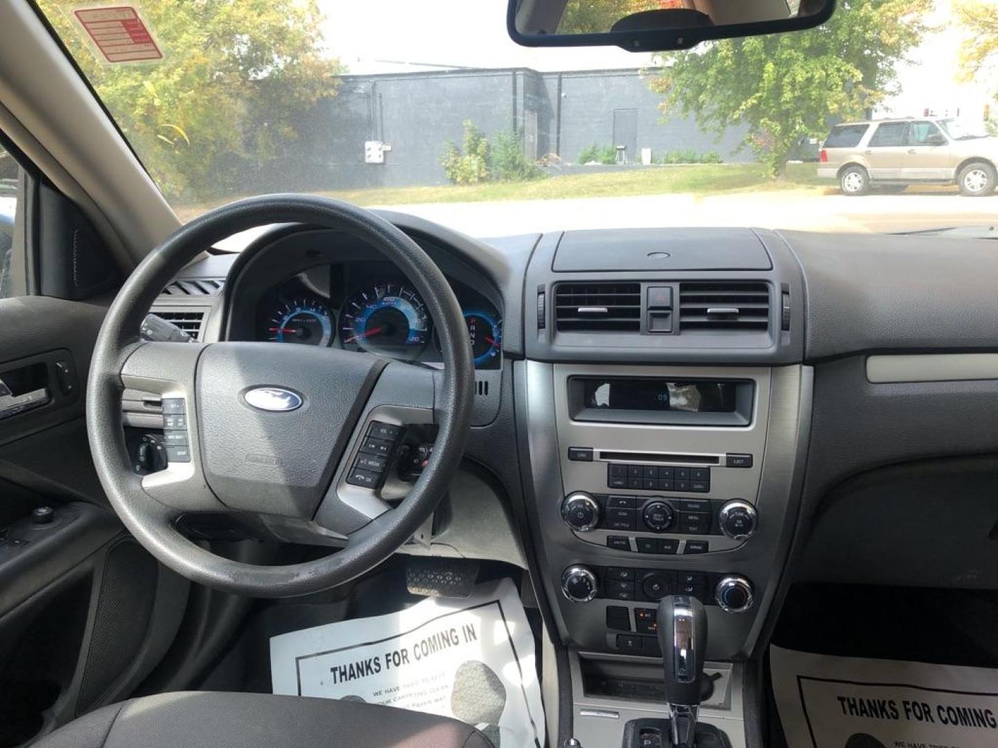 2010 BLACK FORD FUSION SE (3FAHP0HA3AR) with an 2.5L engine, Automatic transmission, located at 1708 Broadway, Rockford, IL, 61104, (815) 397-5010, 42.252522, -89.069359 - Photo#5