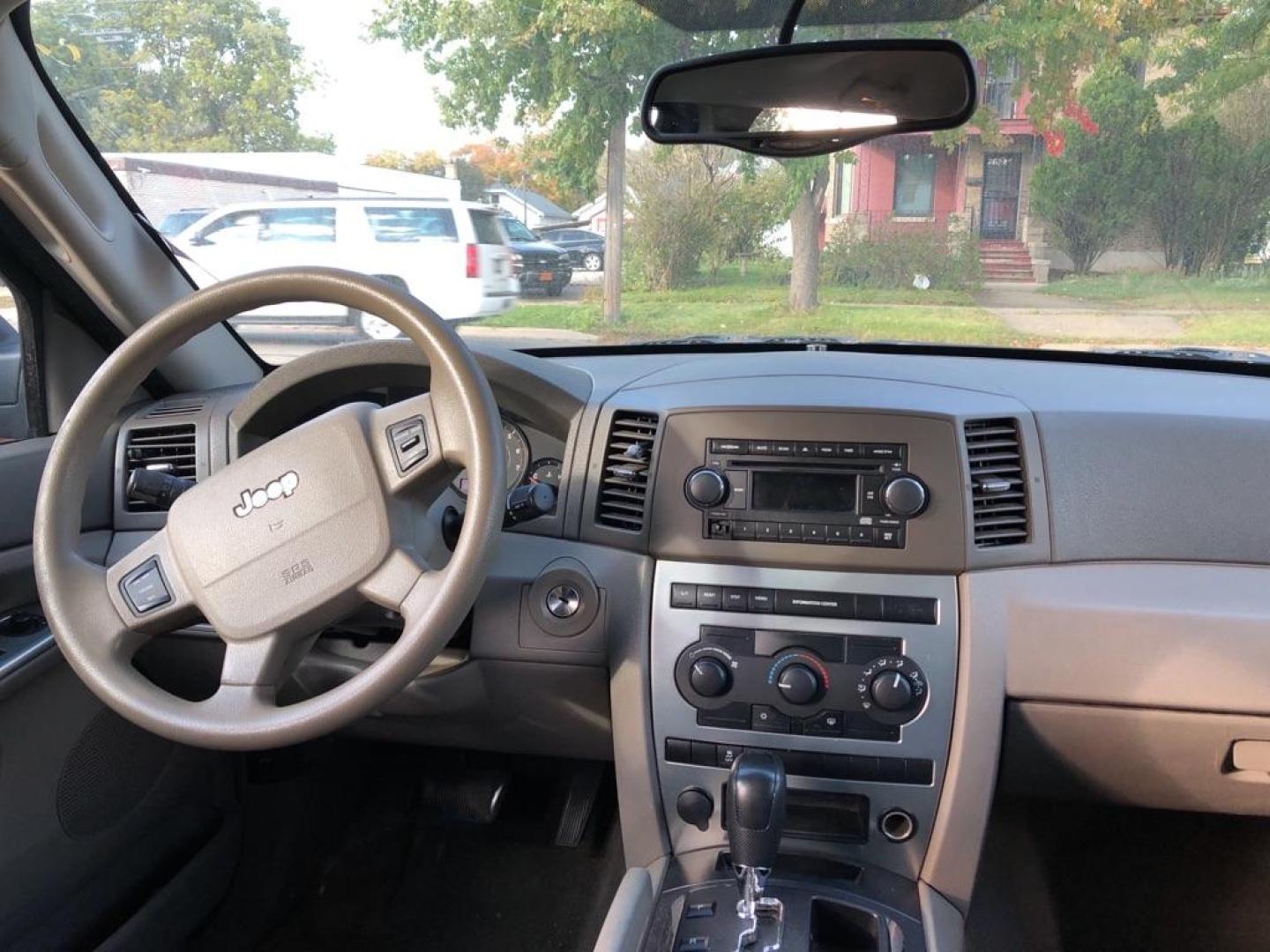 2006 BLUE JEEP GRAND CHEROKEE LAREDO (1J4HR48N76C) with an 4.7L engine, Automatic transmission, located at 1708 Broadway, Rockford, IL, 61104, (815) 397-5010, 42.252522, -89.069359 - Photo#4