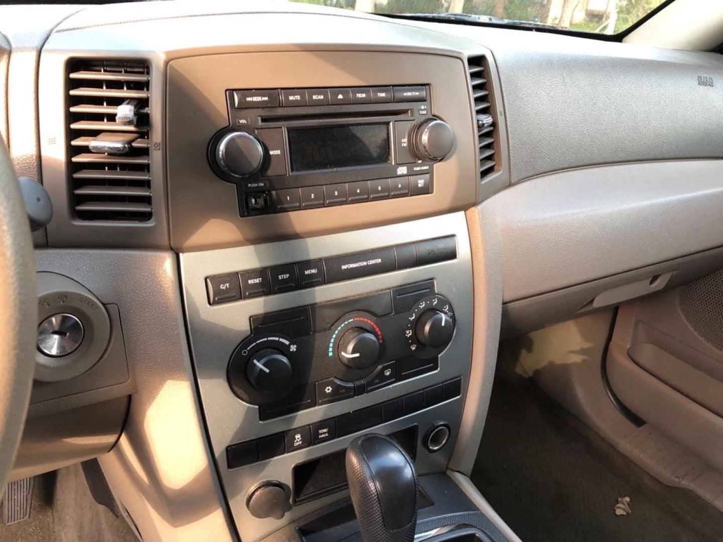 2006 BLUE JEEP GRAND CHEROKEE LAREDO (1J4HR48N76C) with an 4.7L engine, Automatic transmission, located at 1708 Broadway, Rockford, IL, 61104, (815) 397-5010, 42.252522, -89.069359 - Photo#5