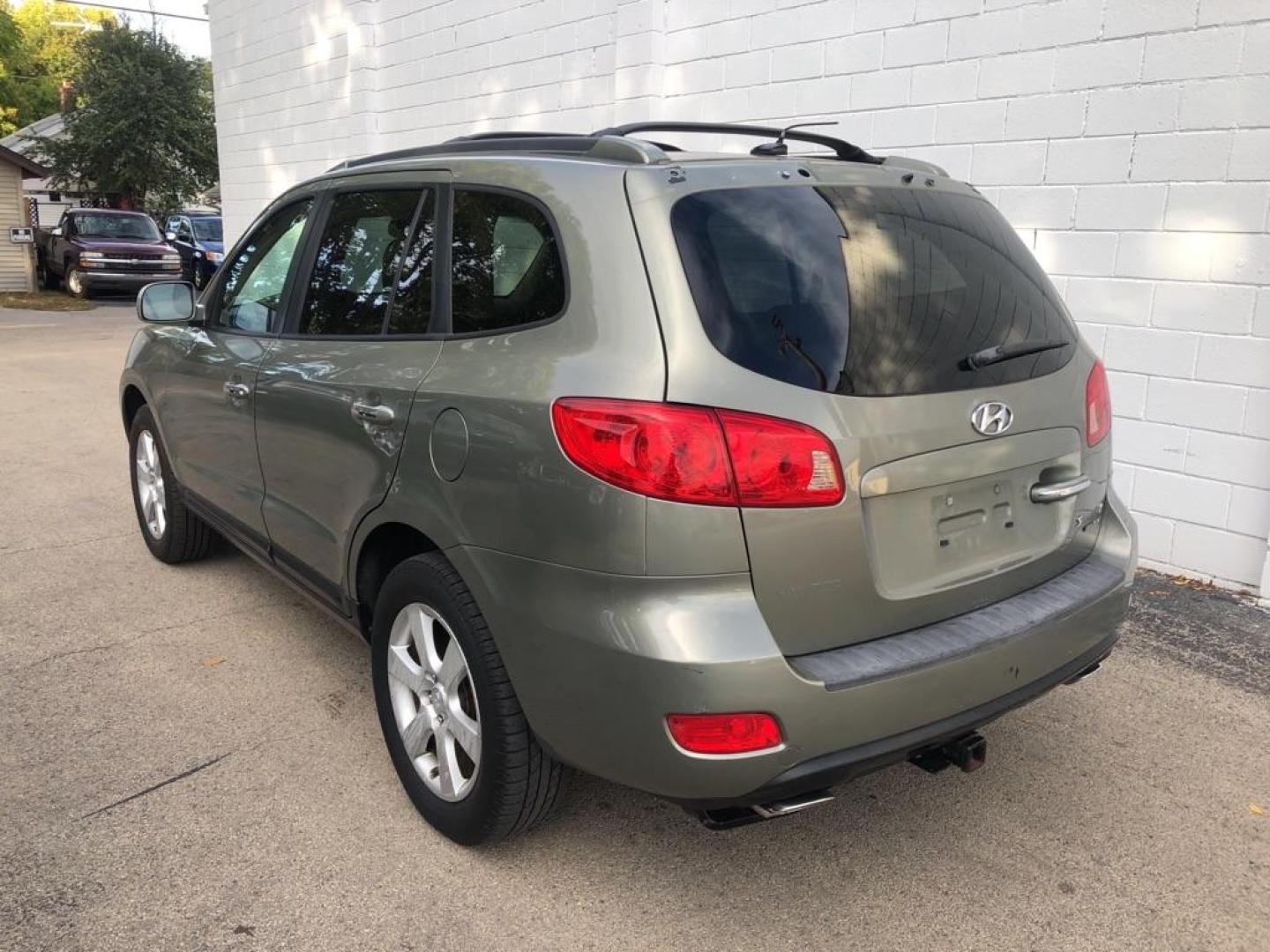 2007 GREEN HYUNDAI SANTA FE SE (5NMSH73EX7H) with an 3.3L engine, Automatic transmission, located at 1708 Broadway, Rockford, IL, 61104, (815) 397-5010, 42.252522, -89.069359 - Photo#3