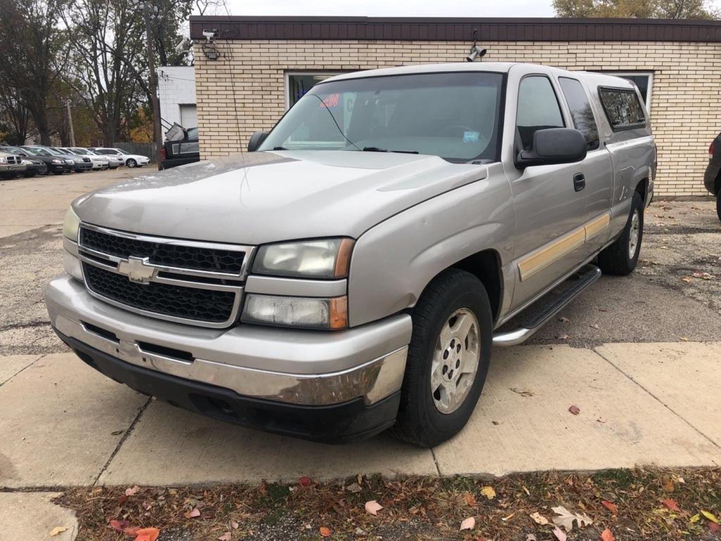 2007 TAN CHEVROLET SILVERADO 1500 CLASSIC (1GCEC19Z77Z) with an 5.3L engine, Automatic transmission, located at 1708 Broadway, Rockford, IL, 61104, (815) 397-5010, 42.252522, -89.069359 - Photo#0