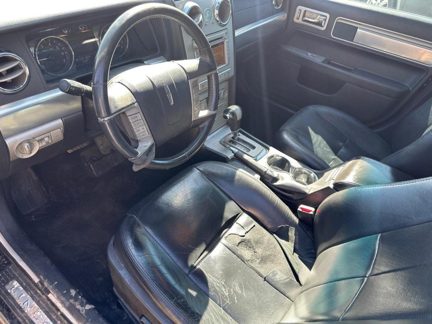 2006 BLACK LINCOLN ZEPHYR (3LNHM26126R) with an 3.0L engine, Automatic transmission, located at 1708 Broadway, Rockford, IL, 61104, (815) 397-5010, 42.252522, -89.069359 - Photo#9