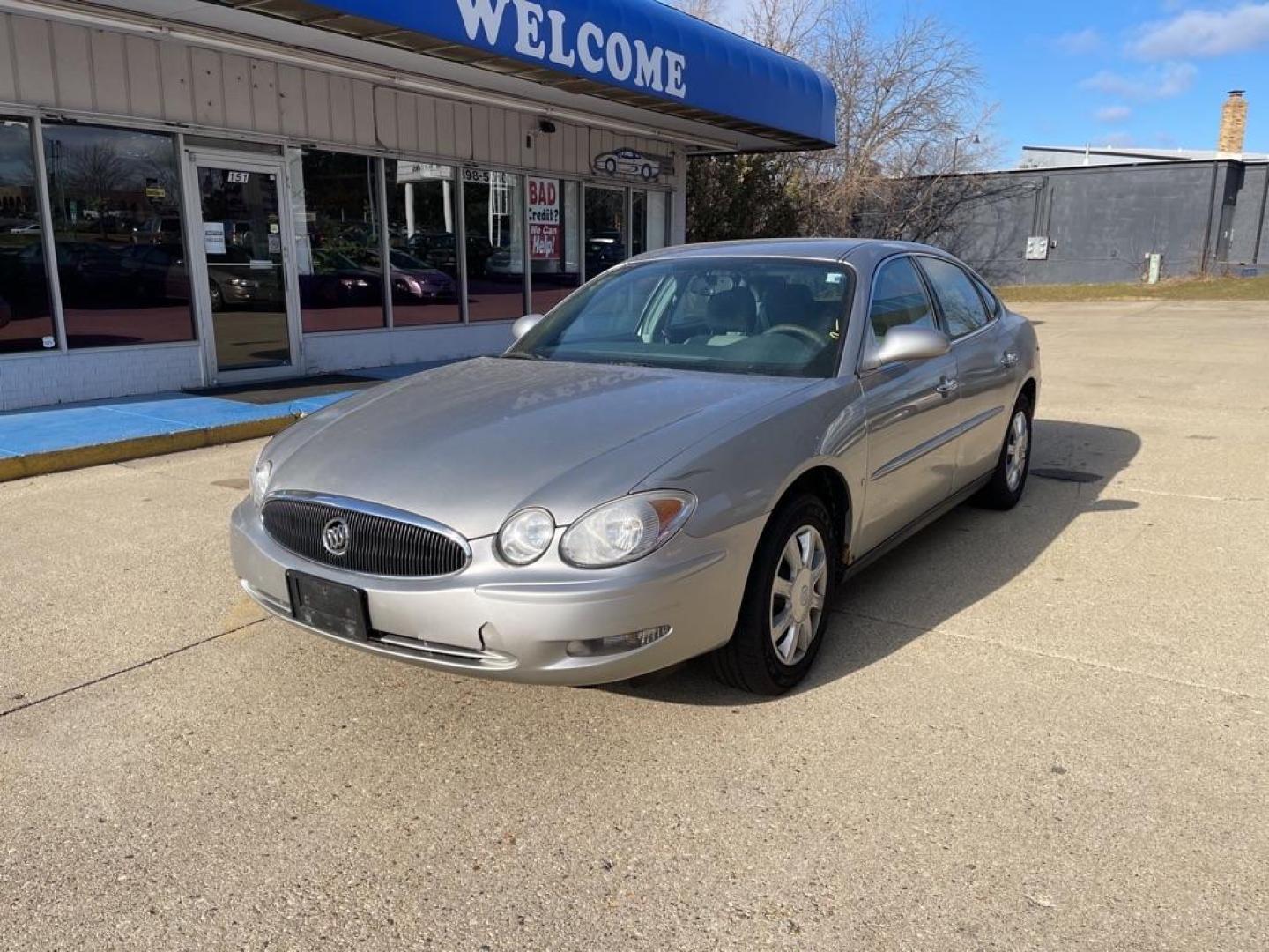 2007 SILVER BUICK LACROSSE CX (2G4WC582671) with an 3.8L engine, Automatic transmission, located at 1708 Broadway, Rockford, IL, 61104, (815) 397-5010, 42.252522, -89.069359 - Photo#0