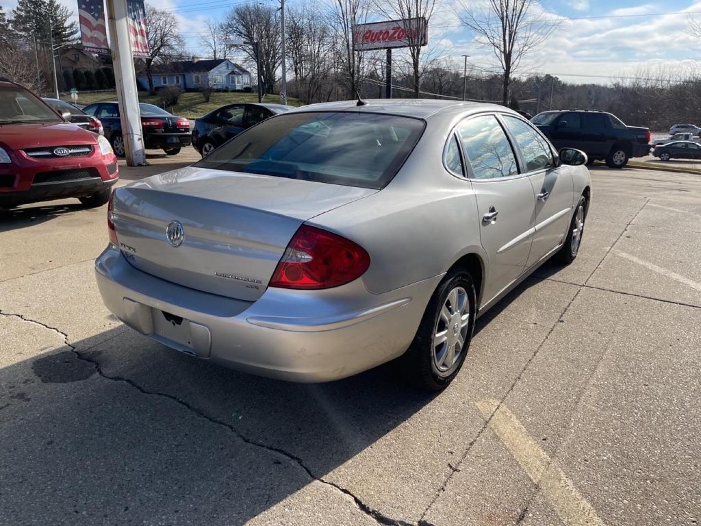 2007 SILVER BUICK LACROSSE CX (2G4WC582671) with an 3.8L engine, Automatic transmission, located at 1708 Broadway, Rockford, IL, 61104, (815) 397-5010, 42.252522, -89.069359 - Photo#2