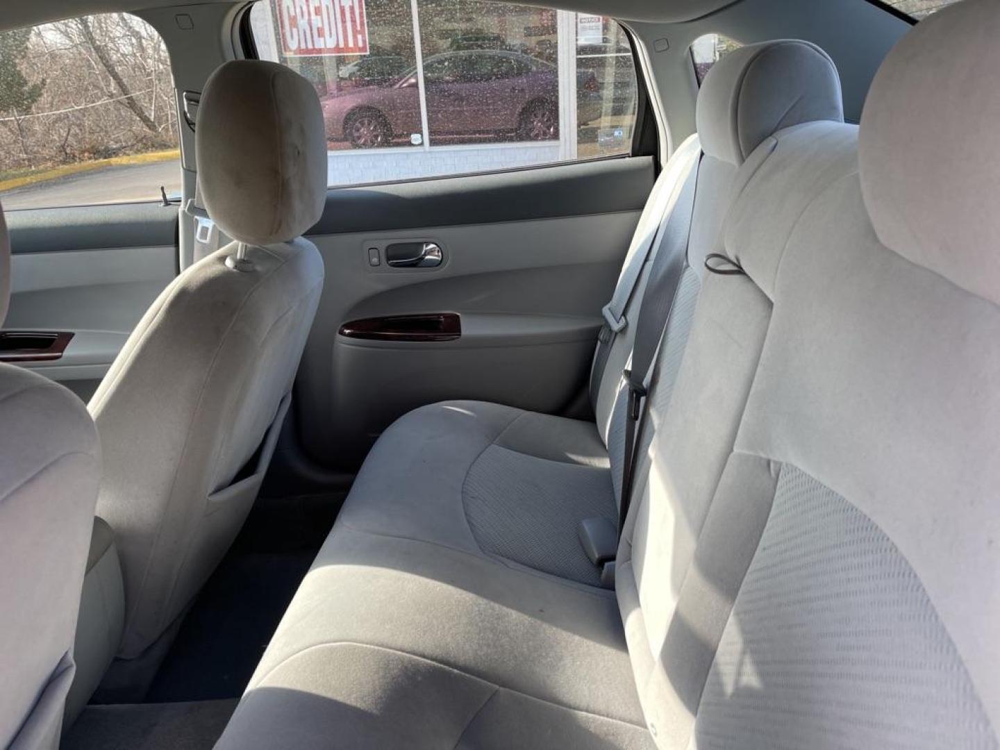 2007 SILVER BUICK LACROSSE CX (2G4WC582671) with an 3.8L engine, Automatic transmission, located at 1708 Broadway, Rockford, IL, 61104, (815) 397-5010, 42.252522, -89.069359 - Photo#4