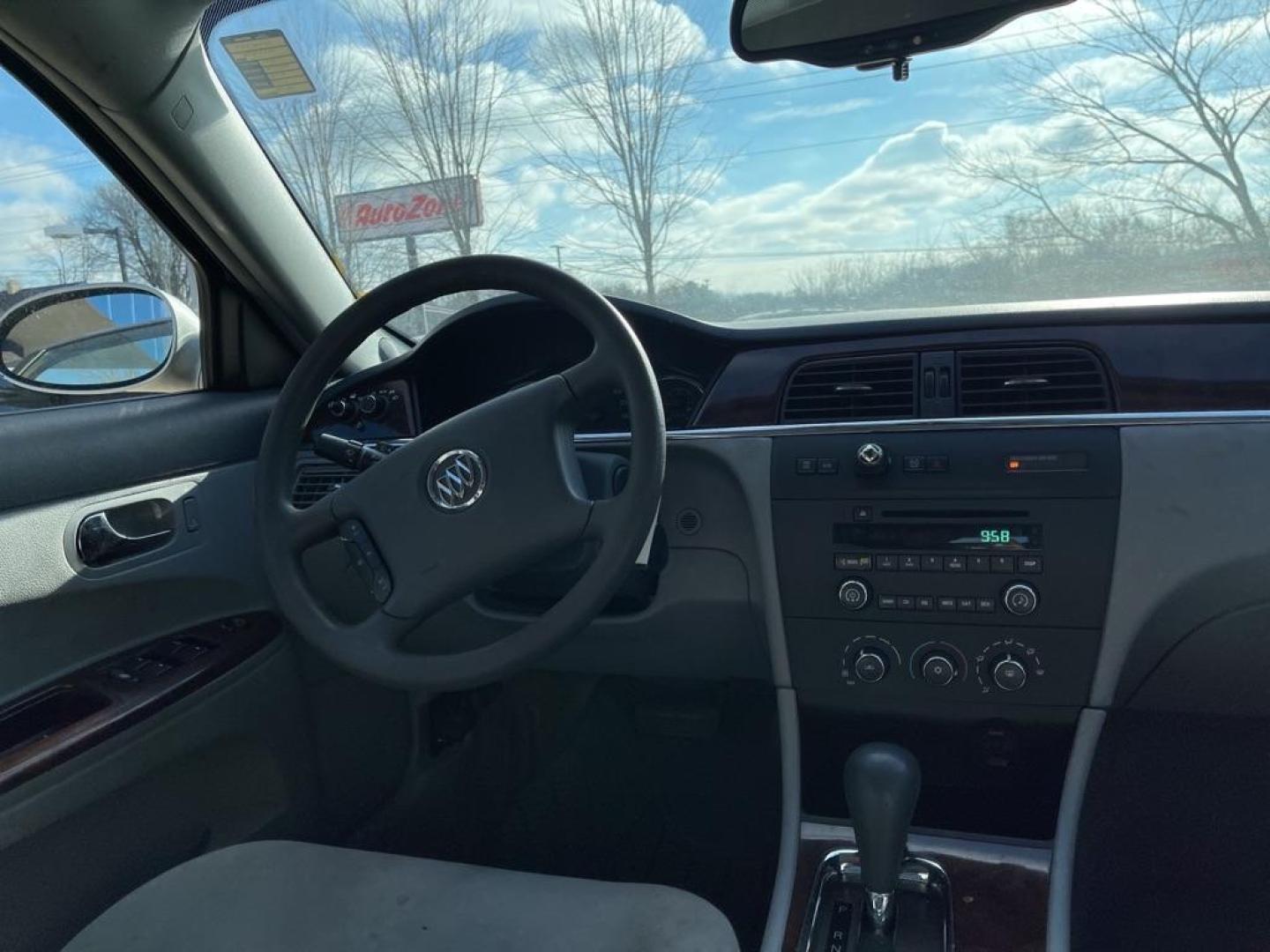 2007 SILVER BUICK LACROSSE CX (2G4WC582671) with an 3.8L engine, Automatic transmission, located at 1708 Broadway, Rockford, IL, 61104, (815) 397-5010, 42.252522, -89.069359 - Photo#5