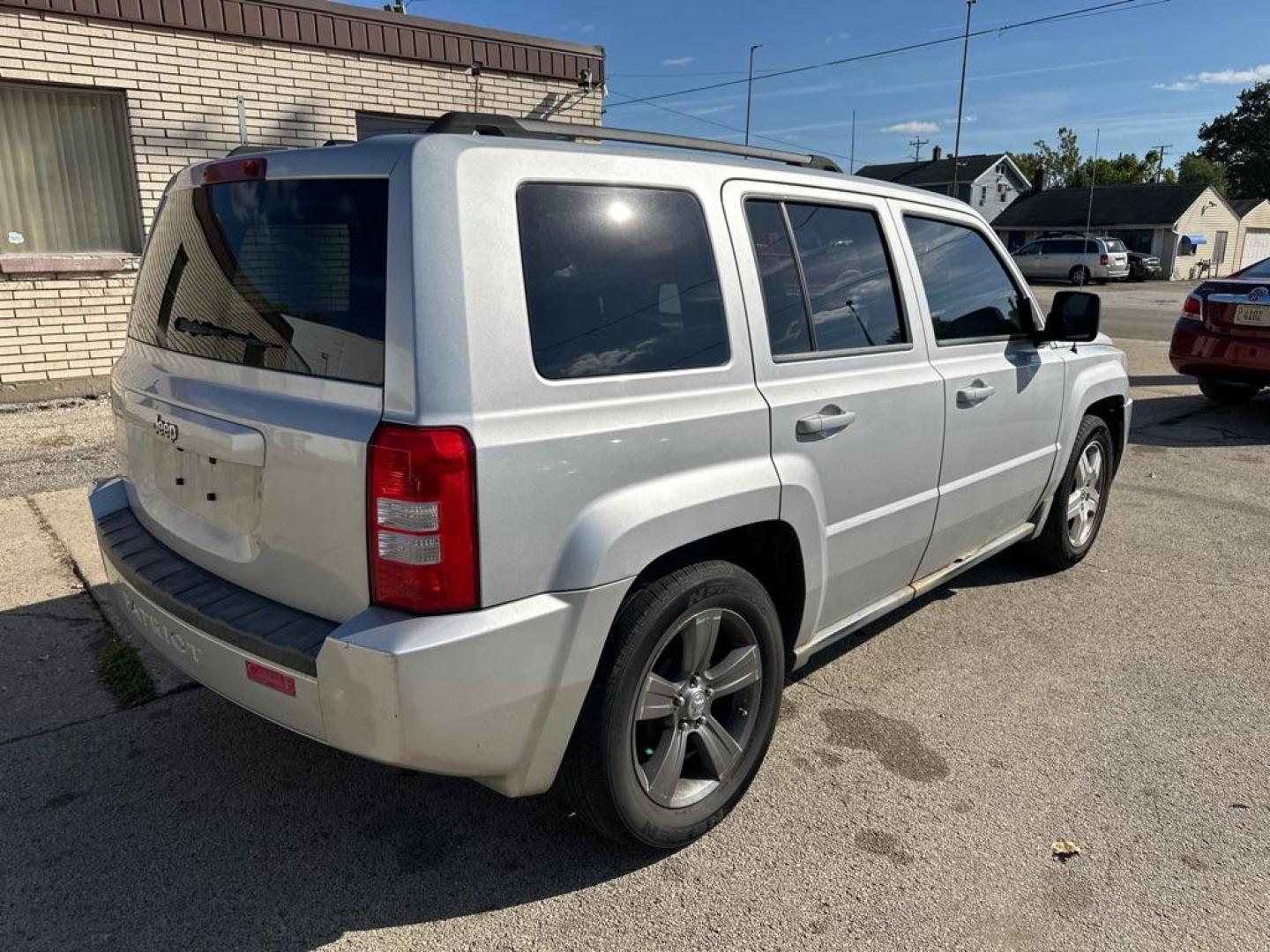 2010 SILVER JEEP PATRIOT SPORT (1J4NT2GA2AD) with an 2.0L engine, Continuously Variable transmission, located at 1708 Broadway, Rockford, IL, 61104, (815) 397-5010, 42.252522, -89.069359 - Photo#2