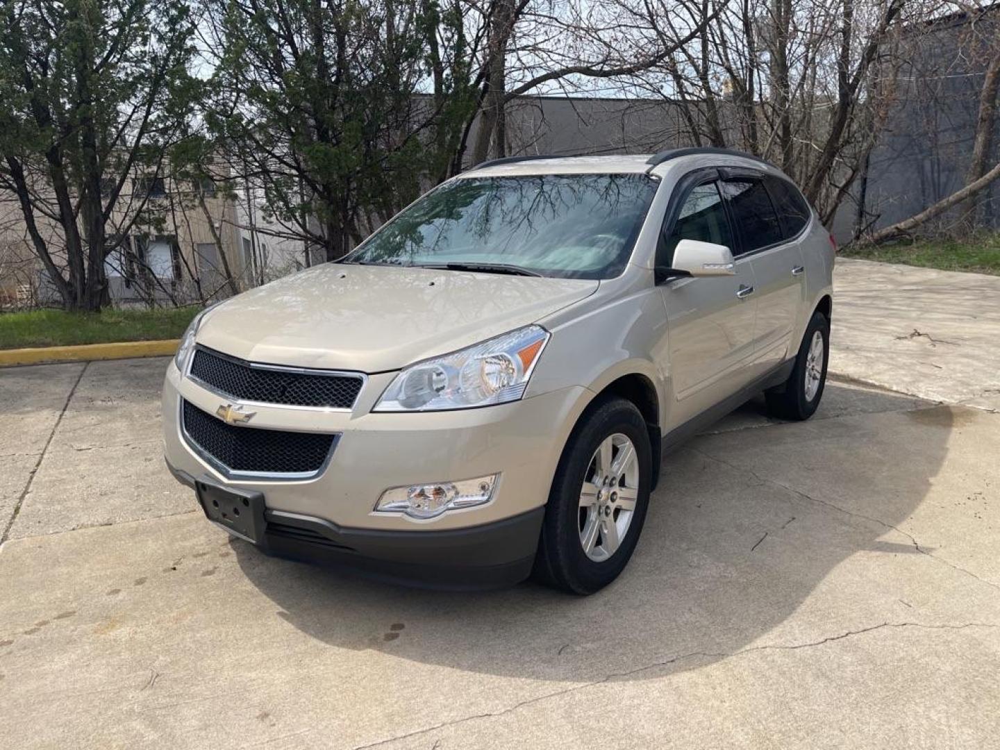 2010 BEIGE CHEVROLET TRAVERSE LT (1GNLRGED6AJ) with an 3.6L engine, Automatic transmission, located at 1708 Broadway, Rockford, IL, 61104, (815) 397-5010, 42.252522, -89.069359 - Photo#0