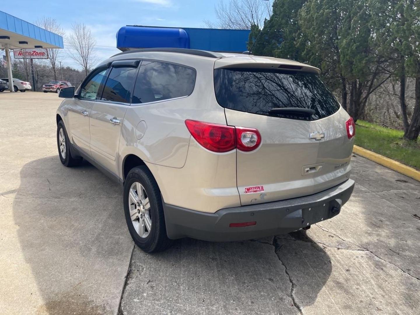 2010 BEIGE CHEVROLET TRAVERSE LT (1GNLRGED6AJ) with an 3.6L engine, Automatic transmission, located at 1708 Broadway, Rockford, IL, 61104, (815) 397-5010, 42.252522, -89.069359 - Photo#3