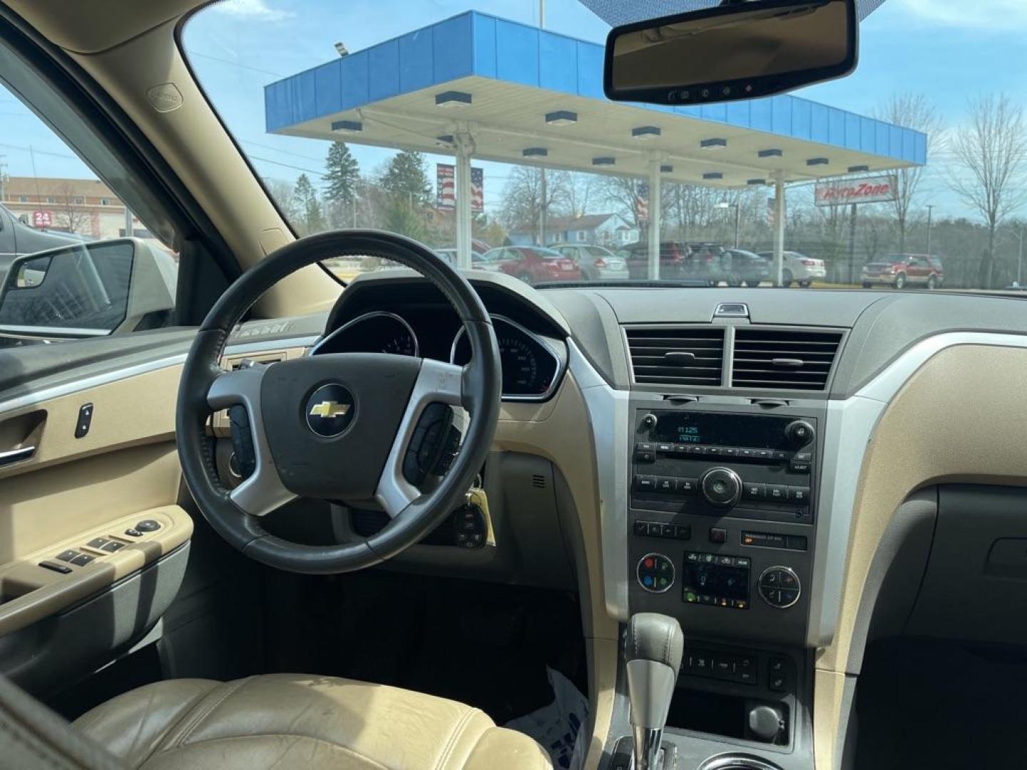 2010 BEIGE CHEVROLET TRAVERSE LT (1GNLRGED6AJ) with an 3.6L engine, Automatic transmission, located at 1708 Broadway, Rockford, IL, 61104, (815) 397-5010, 42.252522, -89.069359 - Photo#6