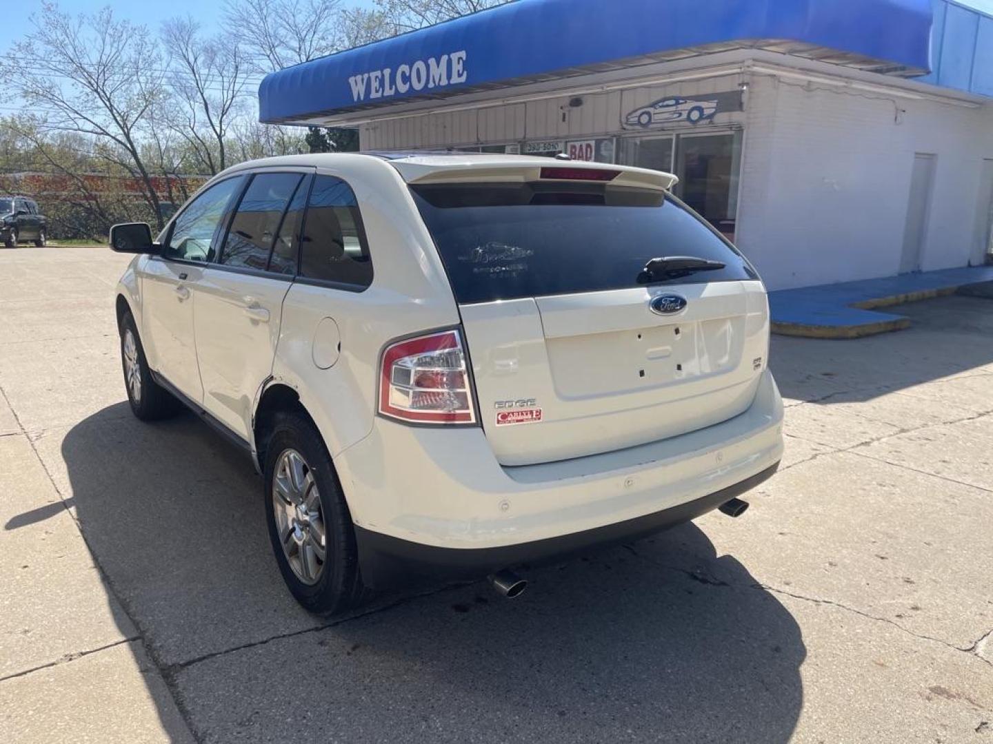 2007 WHITE FORD EDGE SEL (2FMDK48C37B) with an 3.5L engine, Automatic transmission, located at 1708 Broadway, Rockford, IL, 61104, (815) 397-5010, 42.252522, -89.069359 - Photo#3