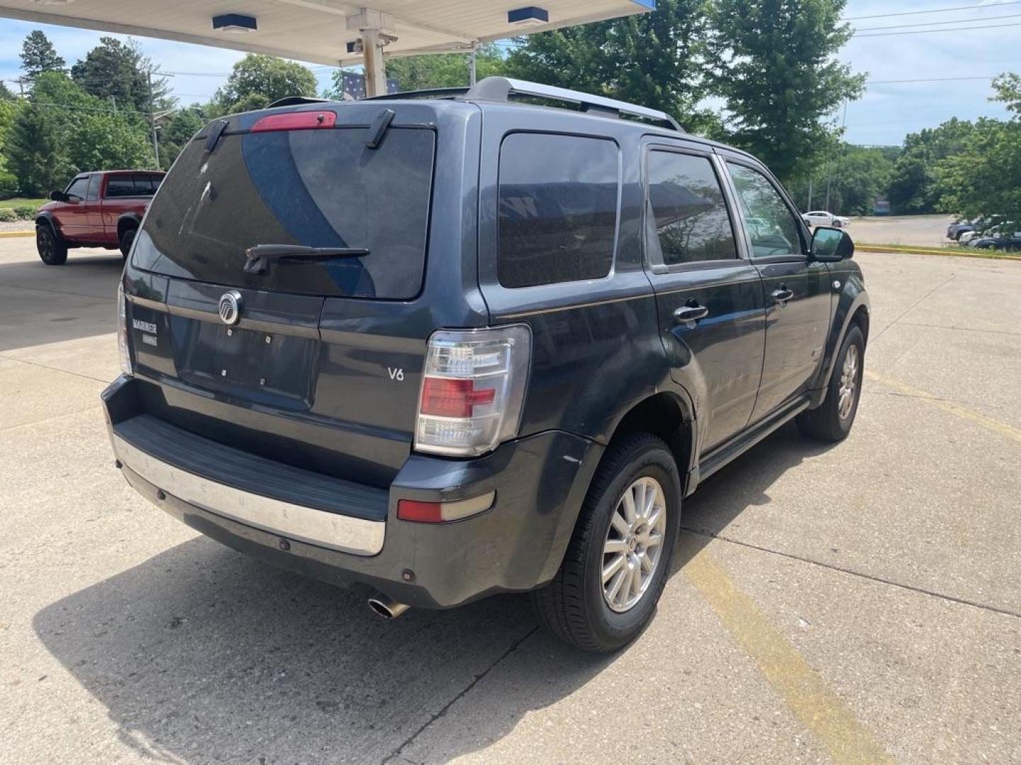 2008 GRAY MERCURY MARINER PREMIER (4M2CU871X8K) with an 3.0L engine, Automatic transmission, located at 1708 Broadway, Rockford, IL, 61104, (815) 397-5010, 42.252522, -89.069359 - Photo#2