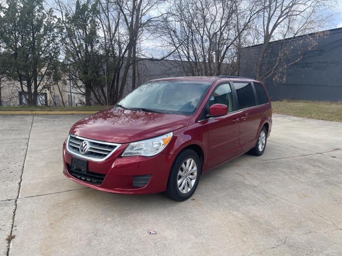 2012 RED VOLKSWAGEN ROUTAN SE (2C4RVABG2CR) with an 3.6L engine, Automatic transmission, located at 1708 Broadway, Rockford, IL, 61104, (815) 397-5010, 42.252522, -89.069359 - Photo#0