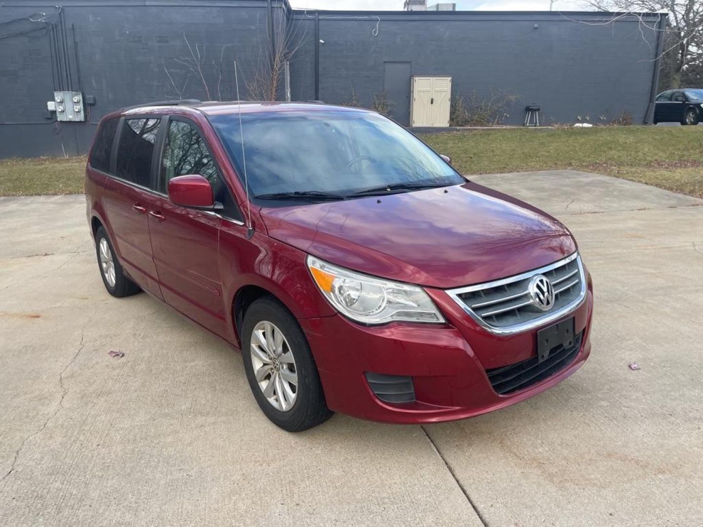 2012 RED VOLKSWAGEN ROUTAN SE (2C4RVABG2CR) with an 3.6L engine, Automatic transmission, located at 1708 Broadway, Rockford, IL, 61104, (815) 397-5010, 42.252522, -89.069359 - Photo#1