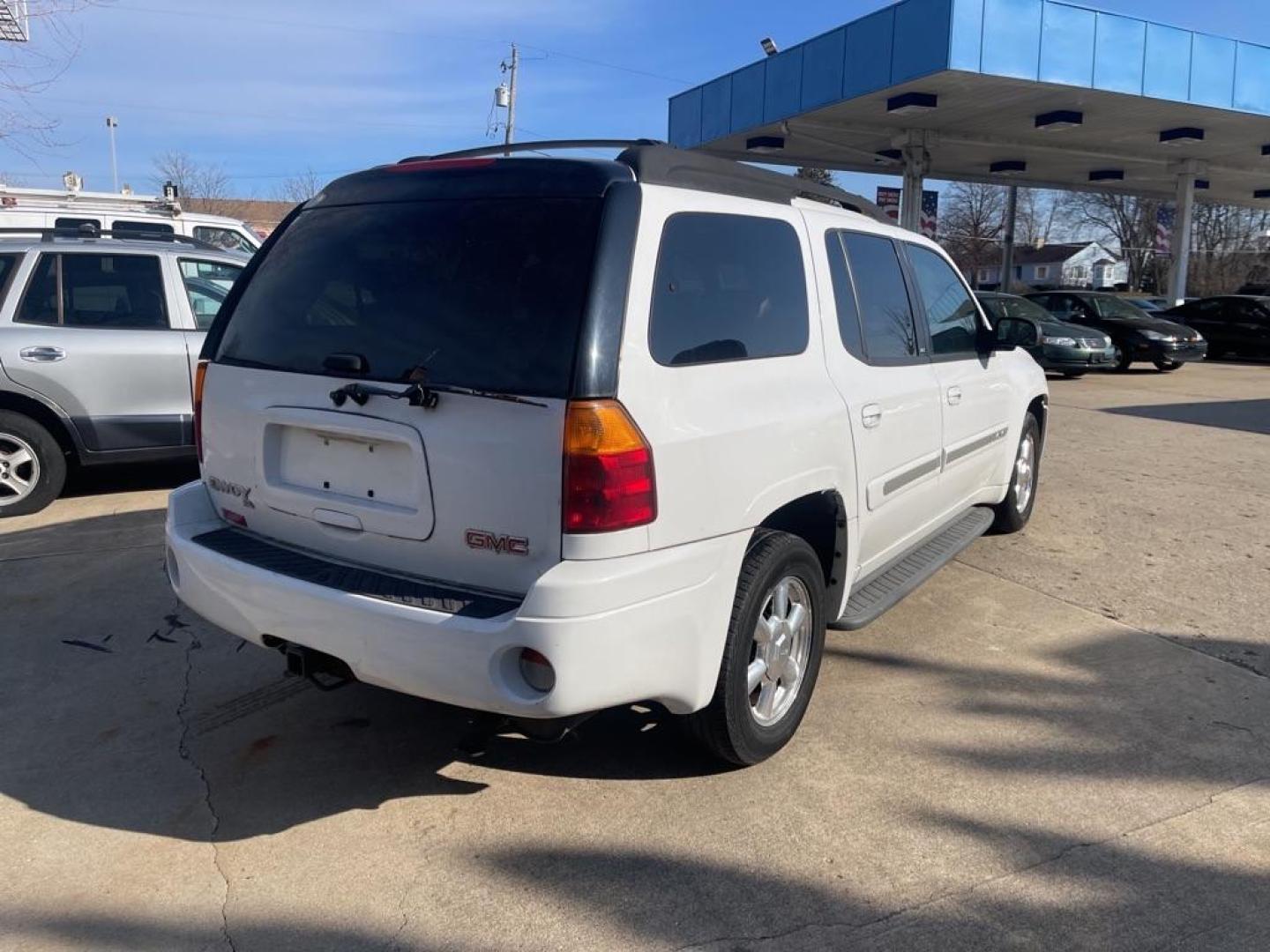 2003 WHITE GMC ENVOY XL (1GKET16S436) with an 4.2L engine, Automatic transmission, located at 1708 Broadway, Rockford, IL, 61104, (815) 397-5010, 42.252522, -89.069359 - Photo#2