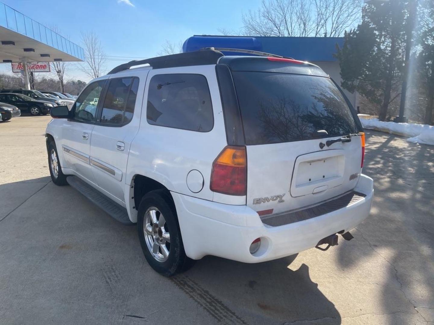 2003 WHITE GMC ENVOY XL (1GKET16S436) with an 4.2L engine, Automatic transmission, located at 1708 Broadway, Rockford, IL, 61104, (815) 397-5010, 42.252522, -89.069359 - Photo#3