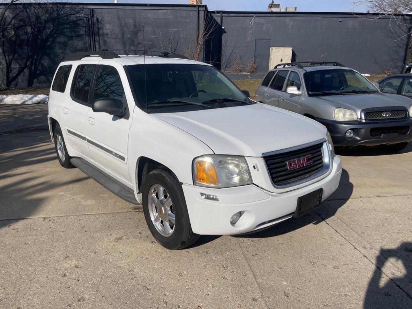 2003 WHITE GMC ENVOY XL (1GKET16S436) with an 4.2L engine, Automatic transmission, located at 1708 Broadway, Rockford, IL, 61104, (815) 397-5010, 42.252522, -89.069359 - Photo#1