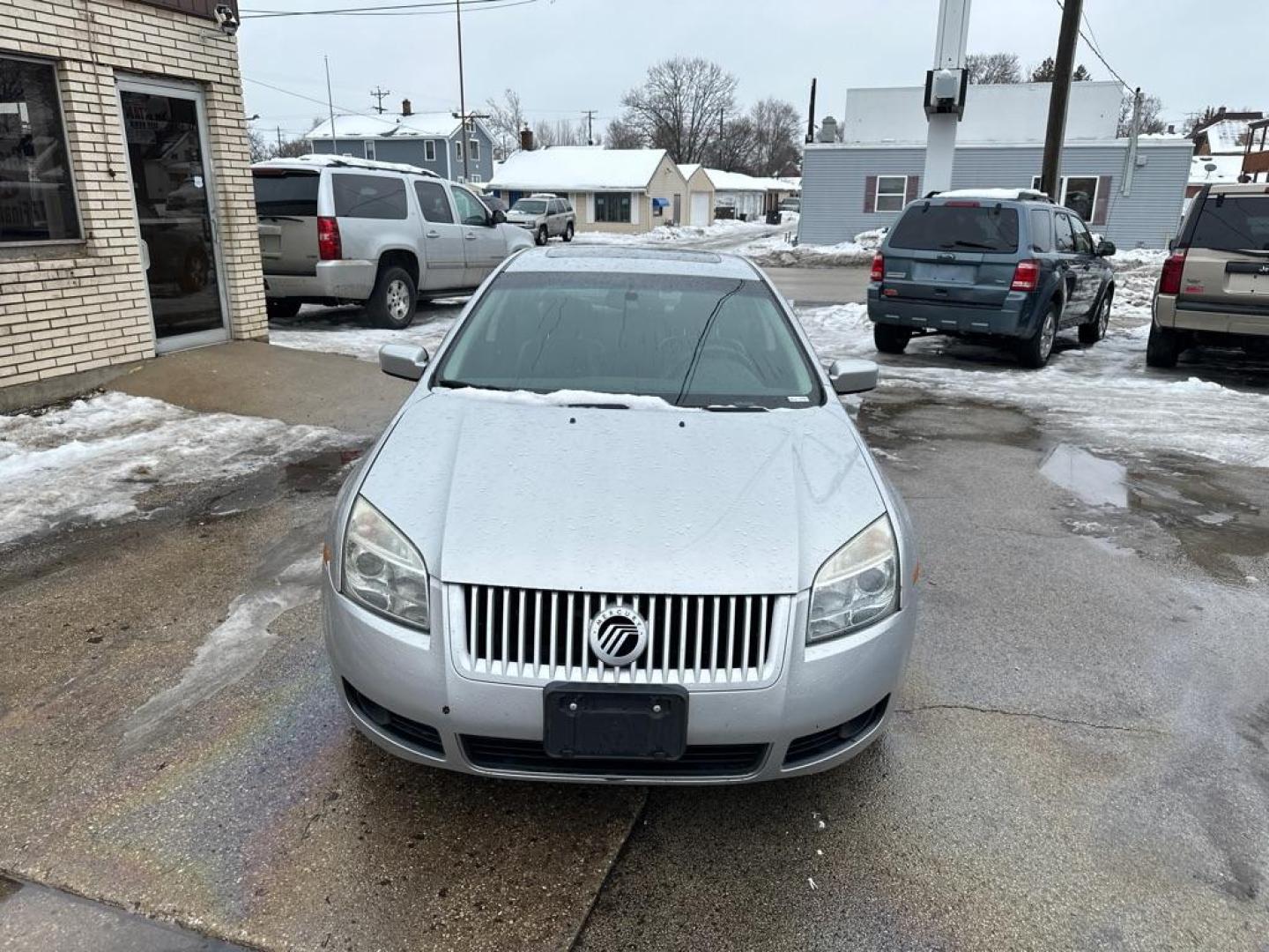 2006 SILVER MERCURY MILAN PREMIER (3MEHM08116R) with an 3.0L engine, Automatic transmission, located at 1708 Broadway, Rockford, IL, 61104, (815) 397-5010, 42.252522, -89.069359 - Photo#4