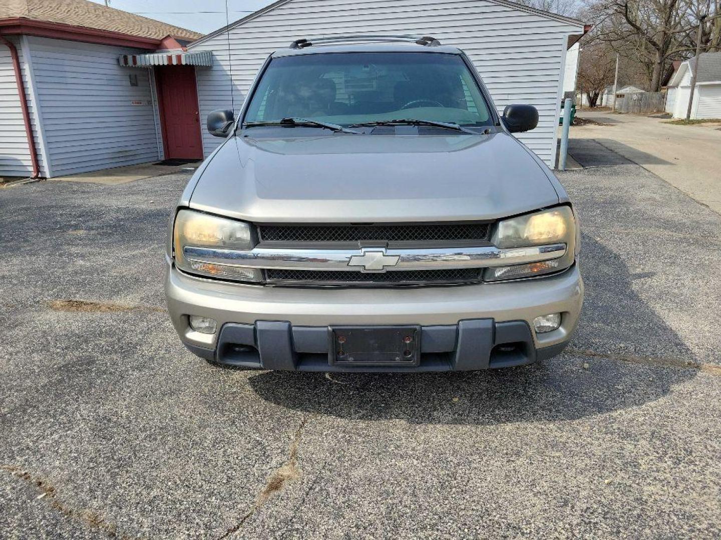 2003 GRAY CHEVROLET TRAILBLAZER (1GNDT13S432) with an 4.2L engine, Automatic transmission, located at 1708 Broadway, Rockford, IL, 61104, (815) 397-5010, 42.252522, -89.069359 - Photo#0