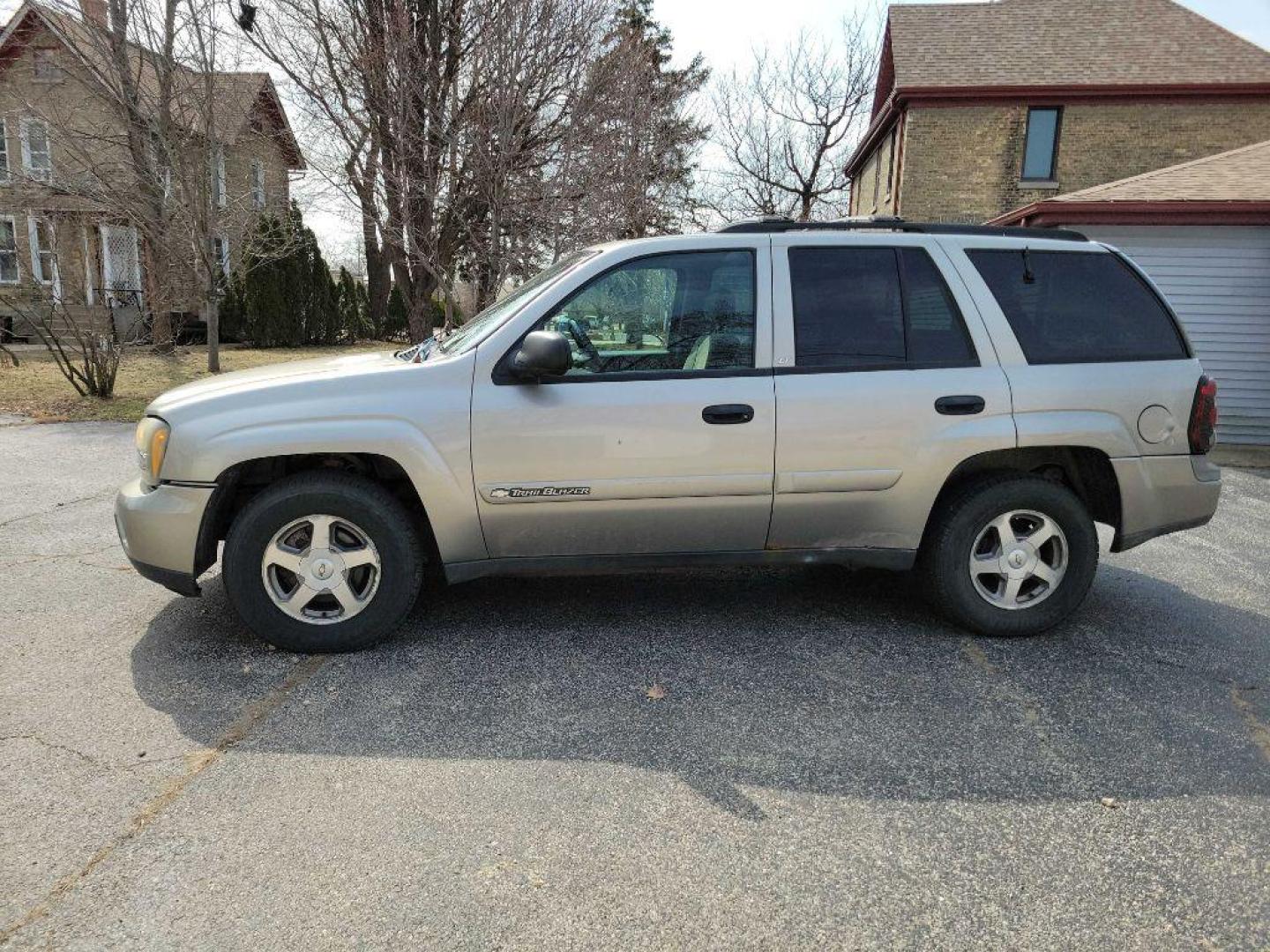 2003 GRAY CHEVROLET TRAILBLAZER (1GNDT13S432) with an 4.2L engine, Automatic transmission, located at 1708 Broadway, Rockford, IL, 61104, (815) 397-5010, 42.252522, -89.069359 - Photo#1