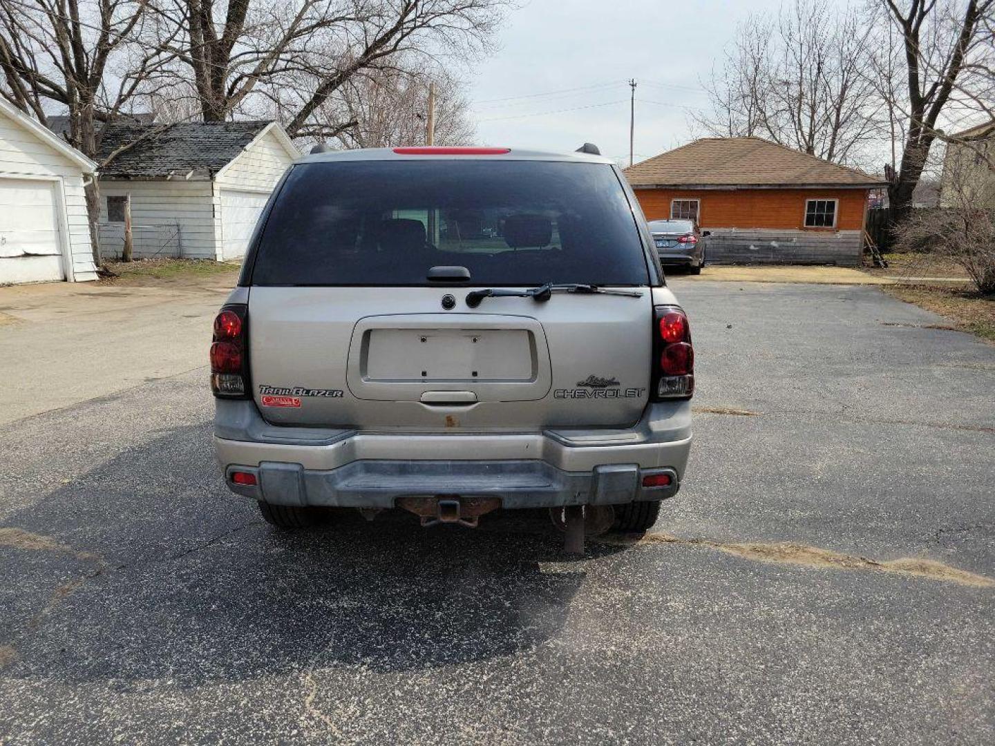 2003 GRAY CHEVROLET TRAILBLAZER (1GNDT13S432) with an 4.2L engine, Automatic transmission, located at 1708 Broadway, Rockford, IL, 61104, (815) 397-5010, 42.252522, -89.069359 - Photo#2