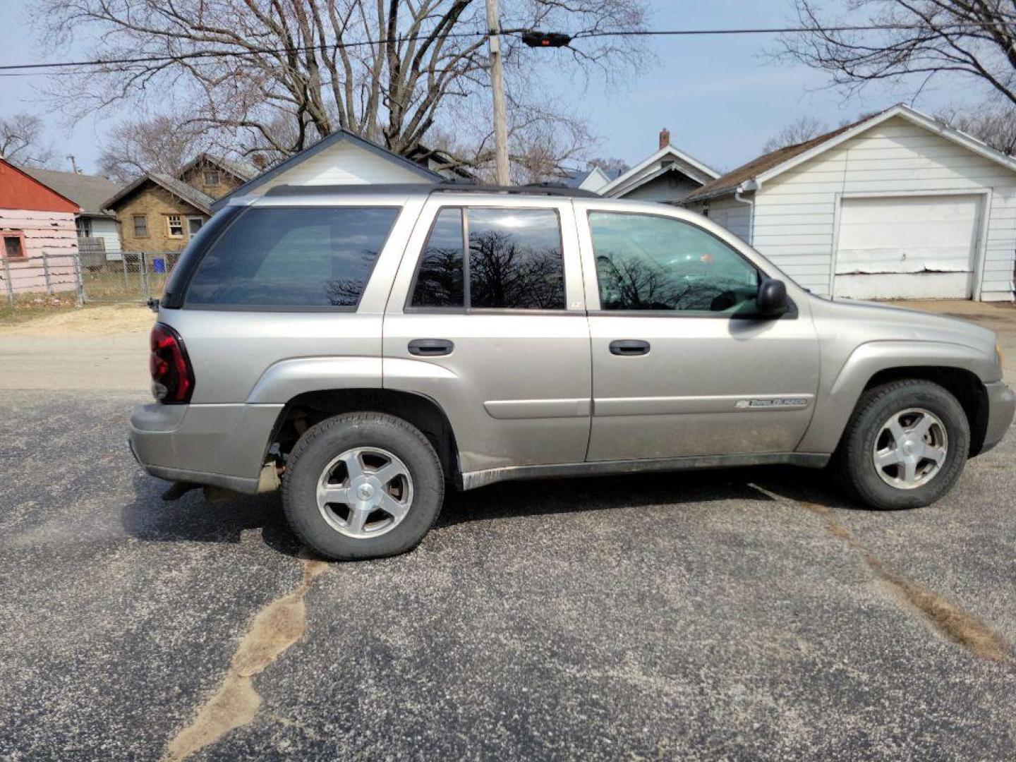 2003 GRAY CHEVROLET TRAILBLAZER (1GNDT13S432) with an 4.2L engine, Automatic transmission, located at 1708 Broadway, Rockford, IL, 61104, (815) 397-5010, 42.252522, -89.069359 - Photo#3