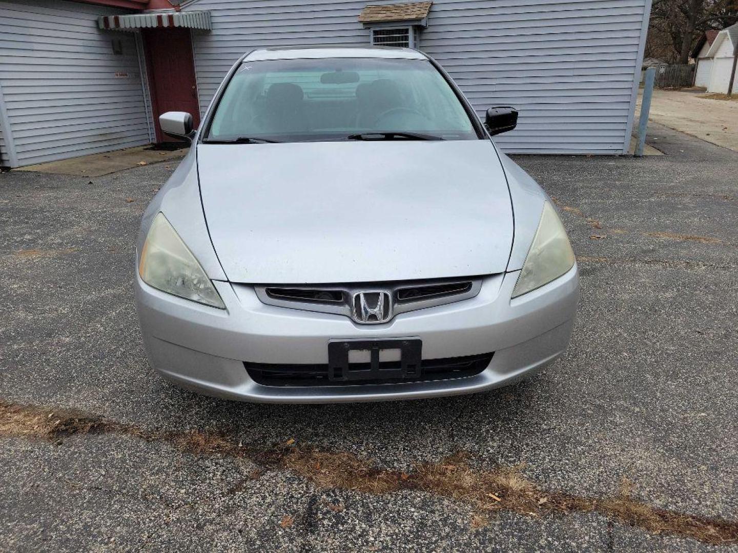 2004 SILVER HONDA ACCORD EX (1HGCM66864A) with an 3.0L engine, Automatic transmission, located at 1708 Broadway, Rockford, IL, 61104, (815) 397-5010, 42.252522, -89.069359 - Photo#0