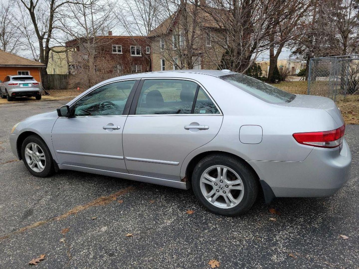 2004 SILVER HONDA ACCORD EX (1HGCM66864A) with an 3.0L engine, Automatic transmission, located at 1708 Broadway, Rockford, IL, 61104, (815) 397-5010, 42.252522, -89.069359 - Photo#1