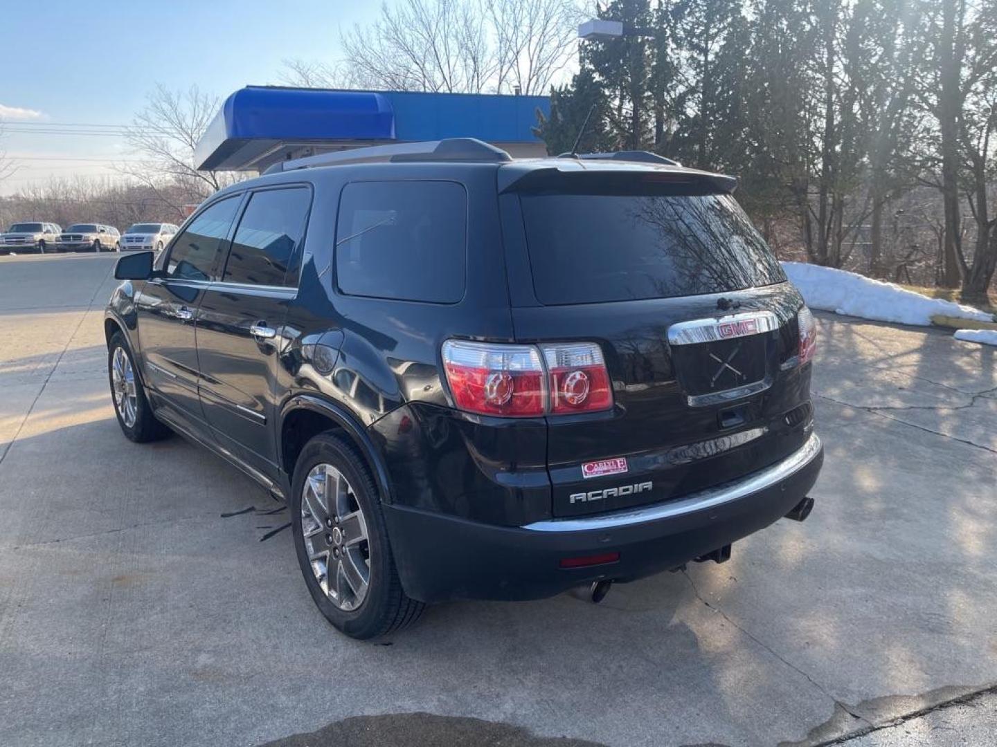 2011 BLACK GMC ACADIA DENALI (1GKKVTED5BJ) with an 3.6L engine, Automatic transmission, located at 1708 Broadway, Rockford, IL, 61104, (815) 397-5010, 42.252522, -89.069359 - Photo#3