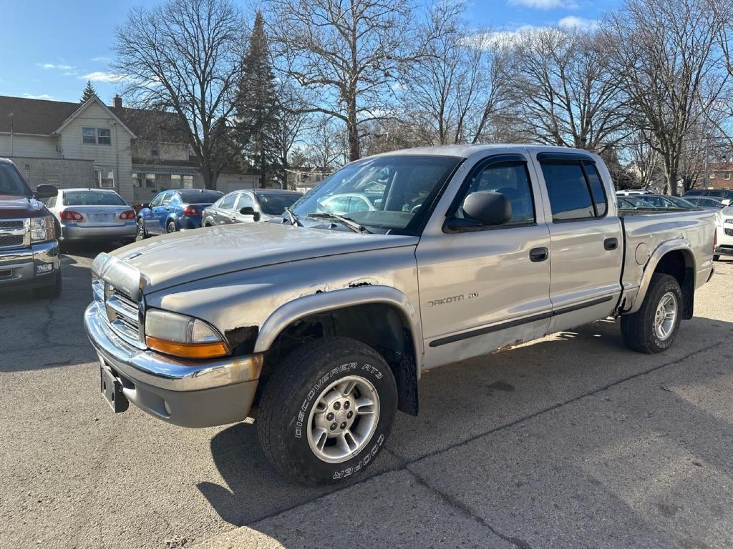 2000 SILVER DODGE DAKOTA QUAD (1B7GG2AN0YS) with an 4.7L engine, Automatic transmission, located at 1708 Broadway, Rockford, IL, 61104, (815) 397-5010, 42.252522, -89.069359 - Photo#0