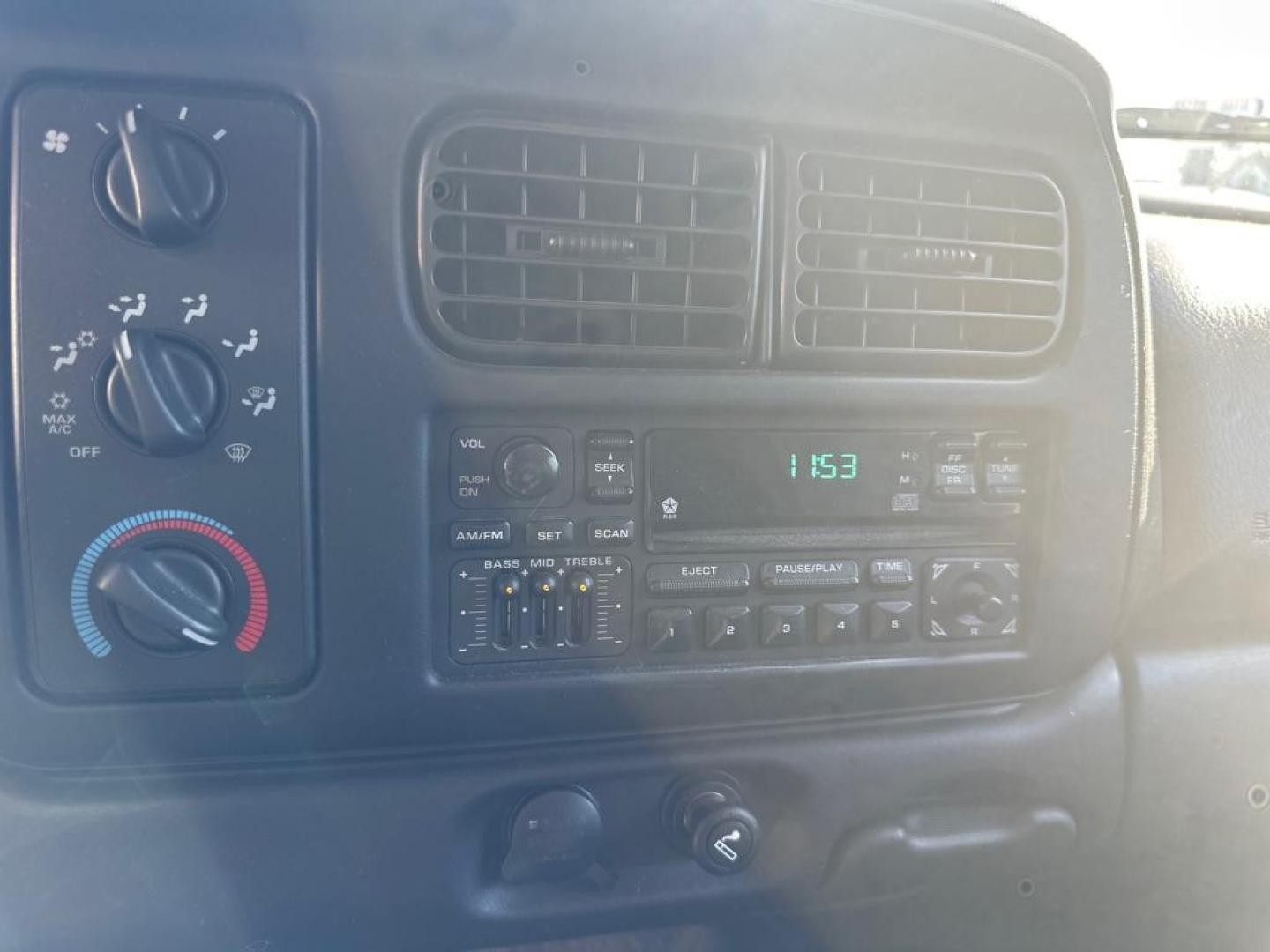 2000 SILVER DODGE DAKOTA QUAD (1B7GG2AN0YS) with an 4.7L engine, Automatic transmission, located at 1708 Broadway, Rockford, IL, 61104, (815) 397-5010, 42.252522, -89.069359 - Photo#11