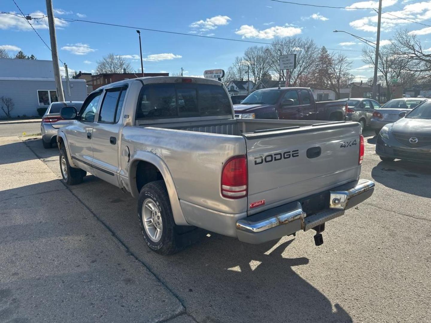 2000 SILVER DODGE DAKOTA QUAD (1B7GG2AN0YS) with an 4.7L engine, Automatic transmission, located at 1708 Broadway, Rockford, IL, 61104, (815) 397-5010, 42.252522, -89.069359 - Photo#1