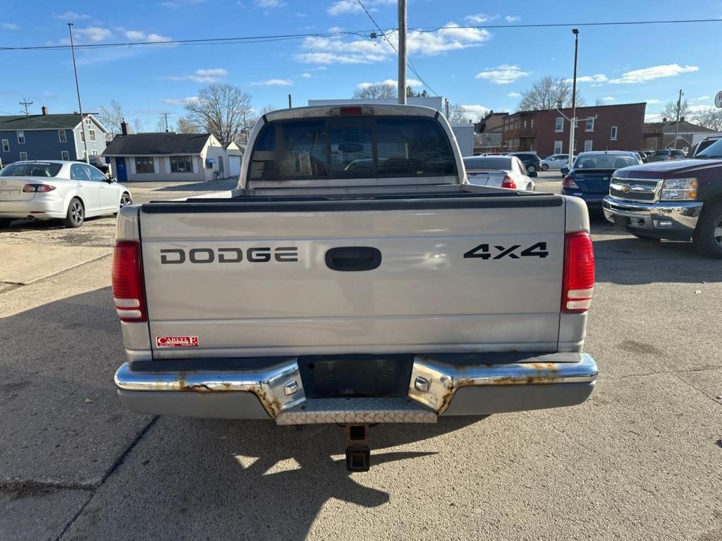 2000 SILVER DODGE DAKOTA QUAD (1B7GG2AN0YS) with an 4.7L engine, Automatic transmission, located at 1708 Broadway, Rockford, IL, 61104, (815) 397-5010, 42.252522, -89.069359 - Photo#2