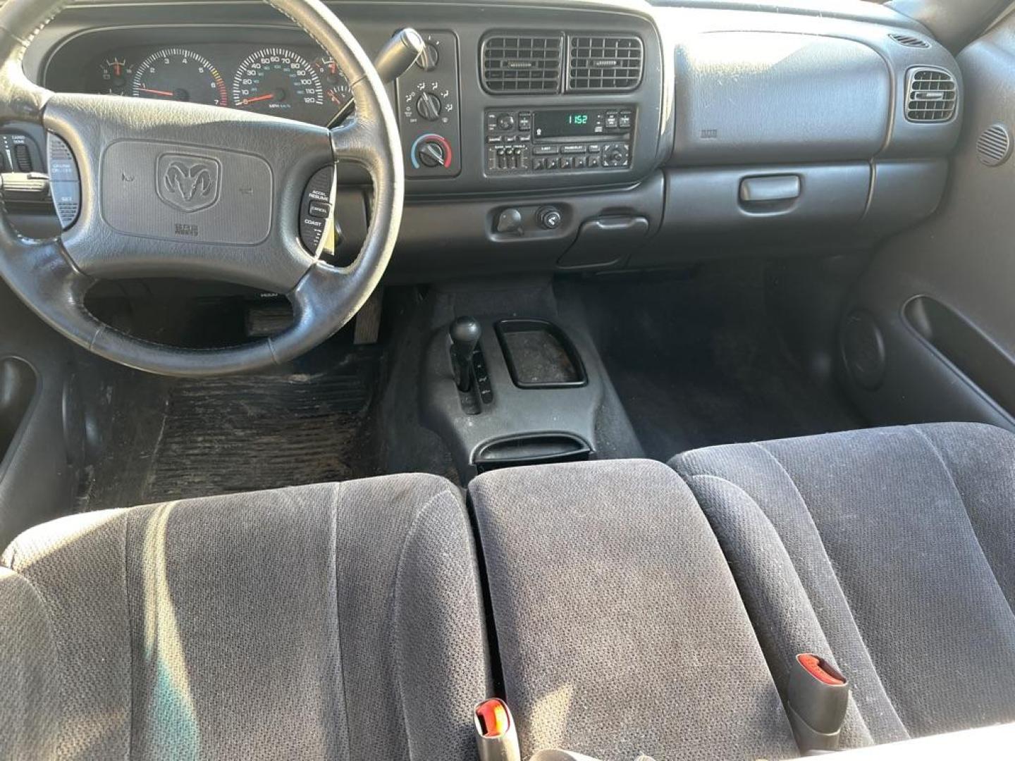 2000 SILVER DODGE DAKOTA QUAD (1B7GG2AN0YS) with an 4.7L engine, Automatic transmission, located at 1708 Broadway, Rockford, IL, 61104, (815) 397-5010, 42.252522, -89.069359 - Photo#8