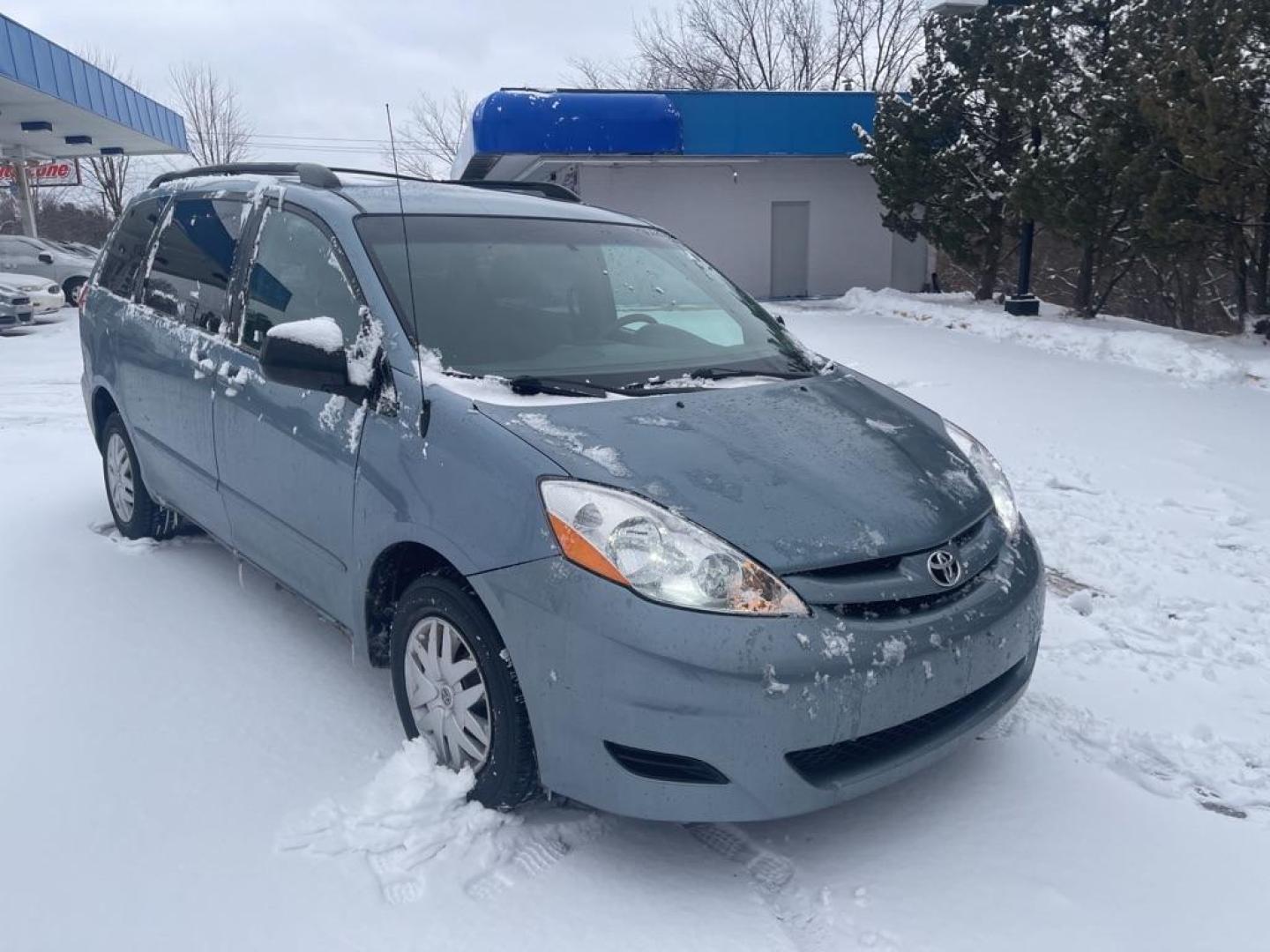 2007 BLUE TOYOTA SIENNA CE (5TDZK23C37S) with an 3.5L engine, Automatic transmission, located at 1708 Broadway, Rockford, IL, 61104, (815) 397-5010, 42.252522, -89.069359 - Photo#1