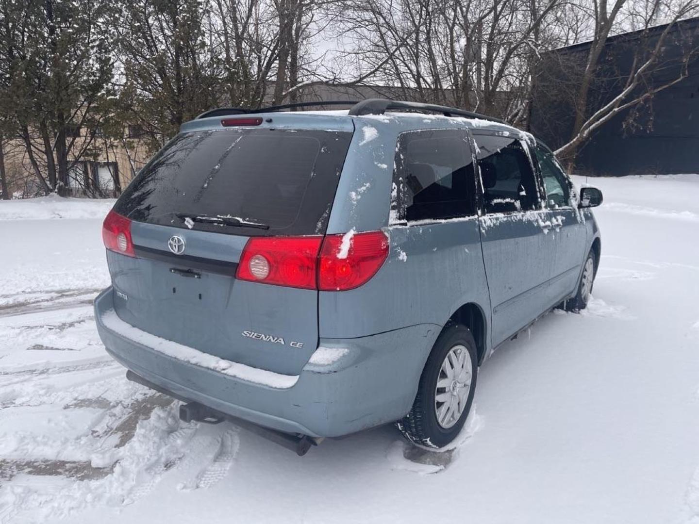 2007 BLUE TOYOTA SIENNA CE (5TDZK23C37S) with an 3.5L engine, Automatic transmission, located at 1708 Broadway, Rockford, IL, 61104, (815) 397-5010, 42.252522, -89.069359 - Photo#2