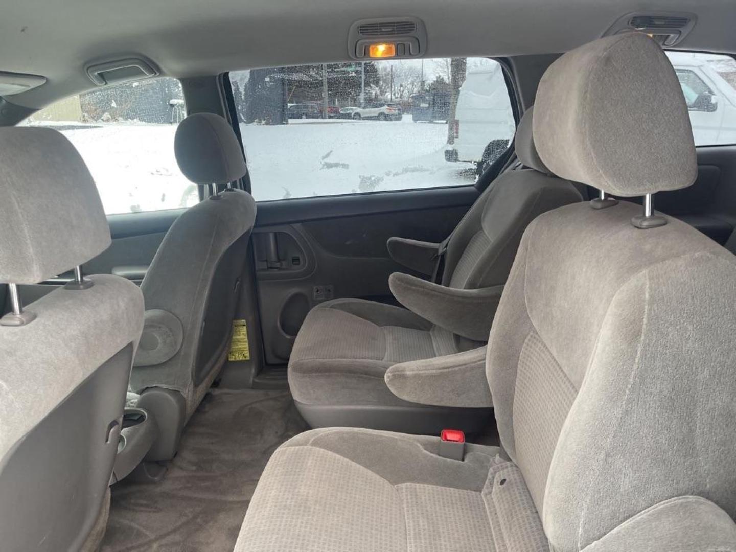 2007 BLUE TOYOTA SIENNA CE (5TDZK23C37S) with an 3.5L engine, Automatic transmission, located at 1708 Broadway, Rockford, IL, 61104, (815) 397-5010, 42.252522, -89.069359 - Photo#5